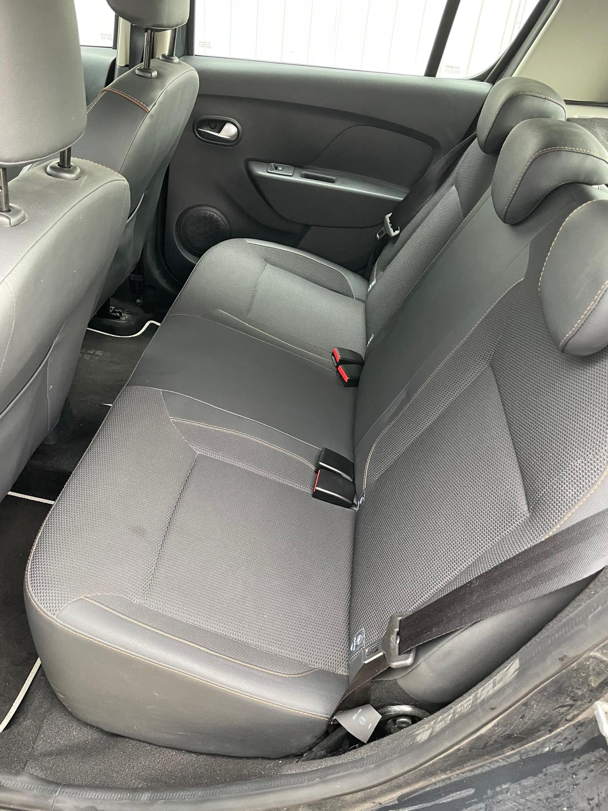 DACIA Sandero 1.5 dCi Stepway Automatic-image-4