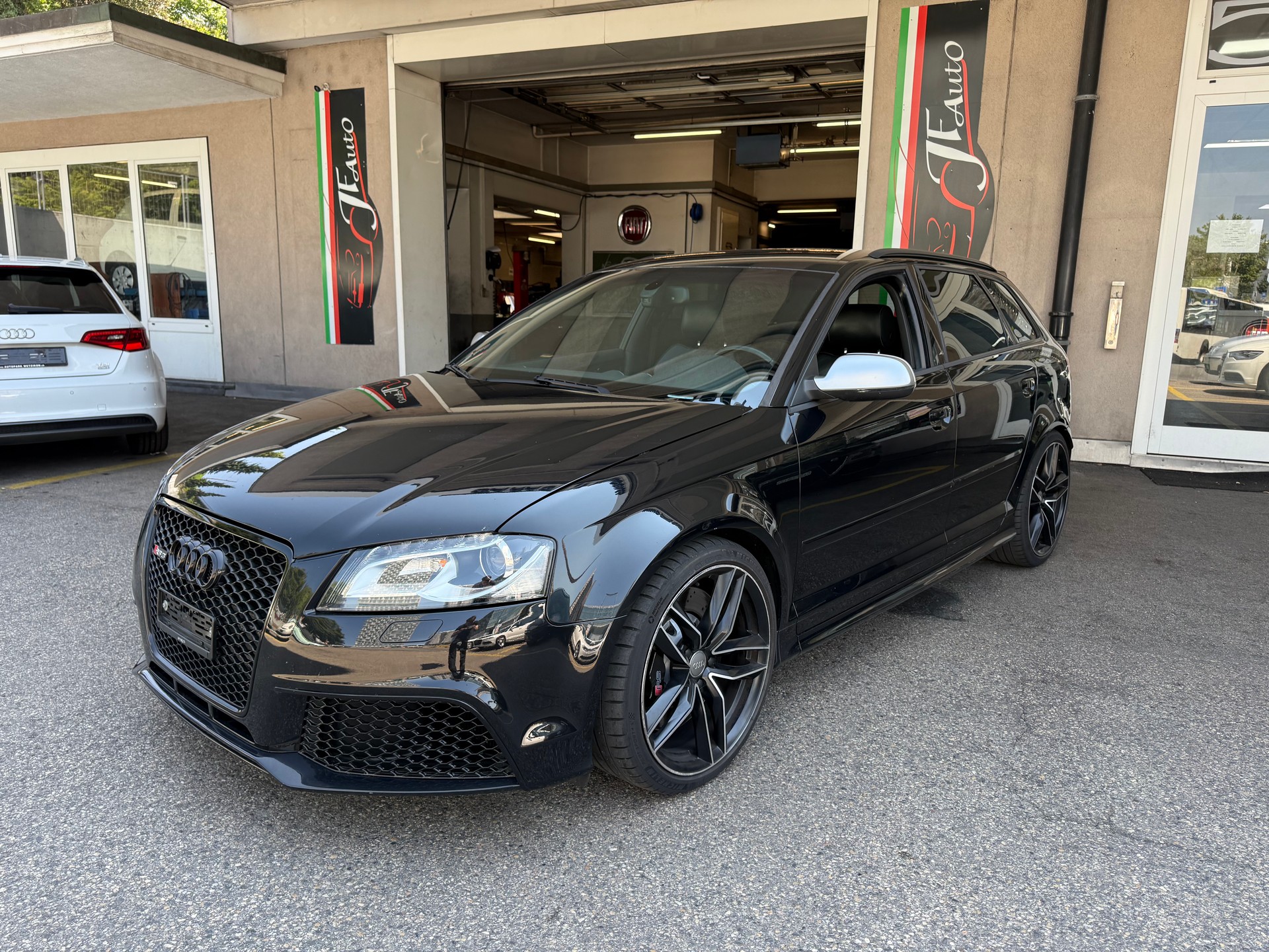 AUDI RS3 Sportback 2.5 TFSI quattro S-tronic-image-1