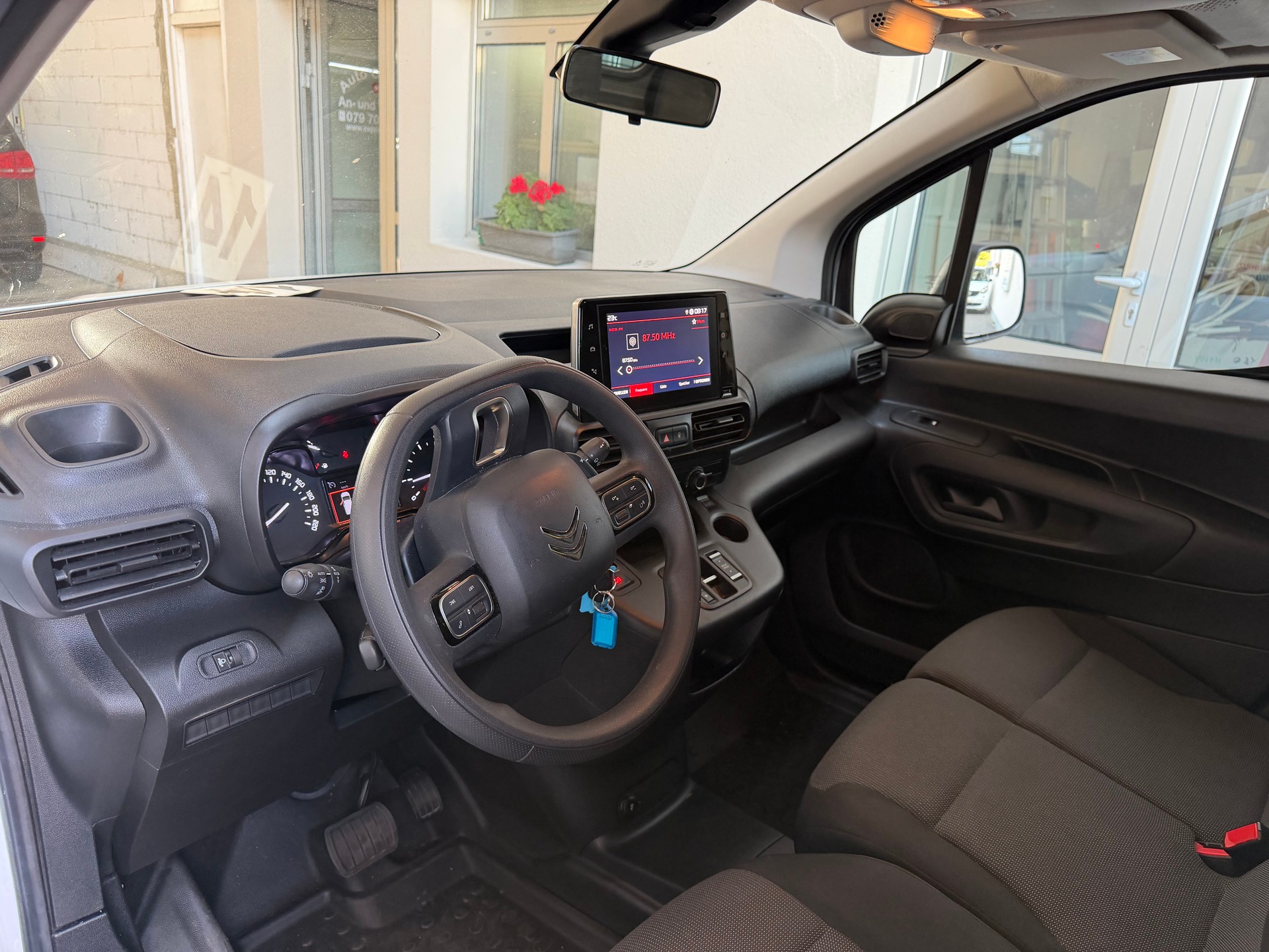 CITROEN Berlingo Van 1.2 Pure Tech 130 s/s Club EAT8 1000kg-image-8