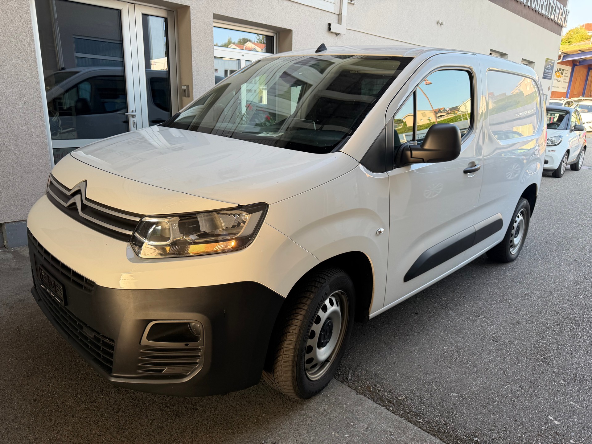 CITROEN Berlingo Van 1.2 Pure Tech 130 s/s Club EAT8 1000kg-image-2