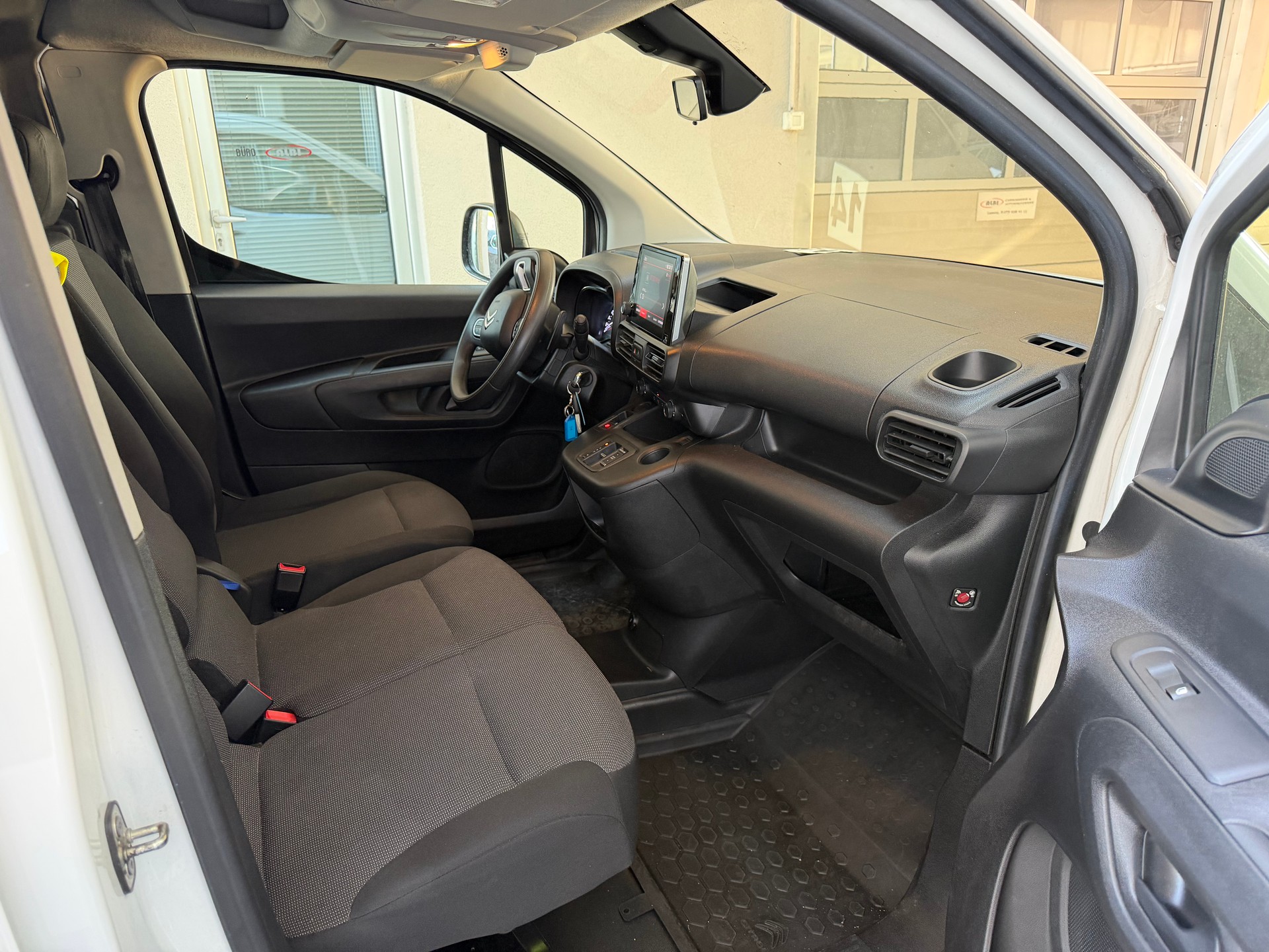 CITROEN Berlingo Van 1.2 Pure Tech 130 s/s Club EAT8 1000kg-image-7