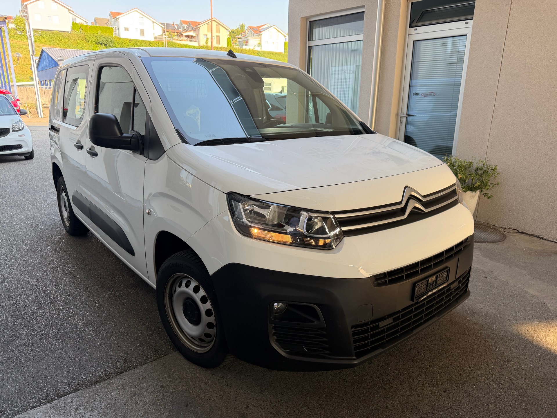 CITROEN Berlingo Van 1.2 Pure Tech 130 s/s Club EAT8 1000kg-image-1