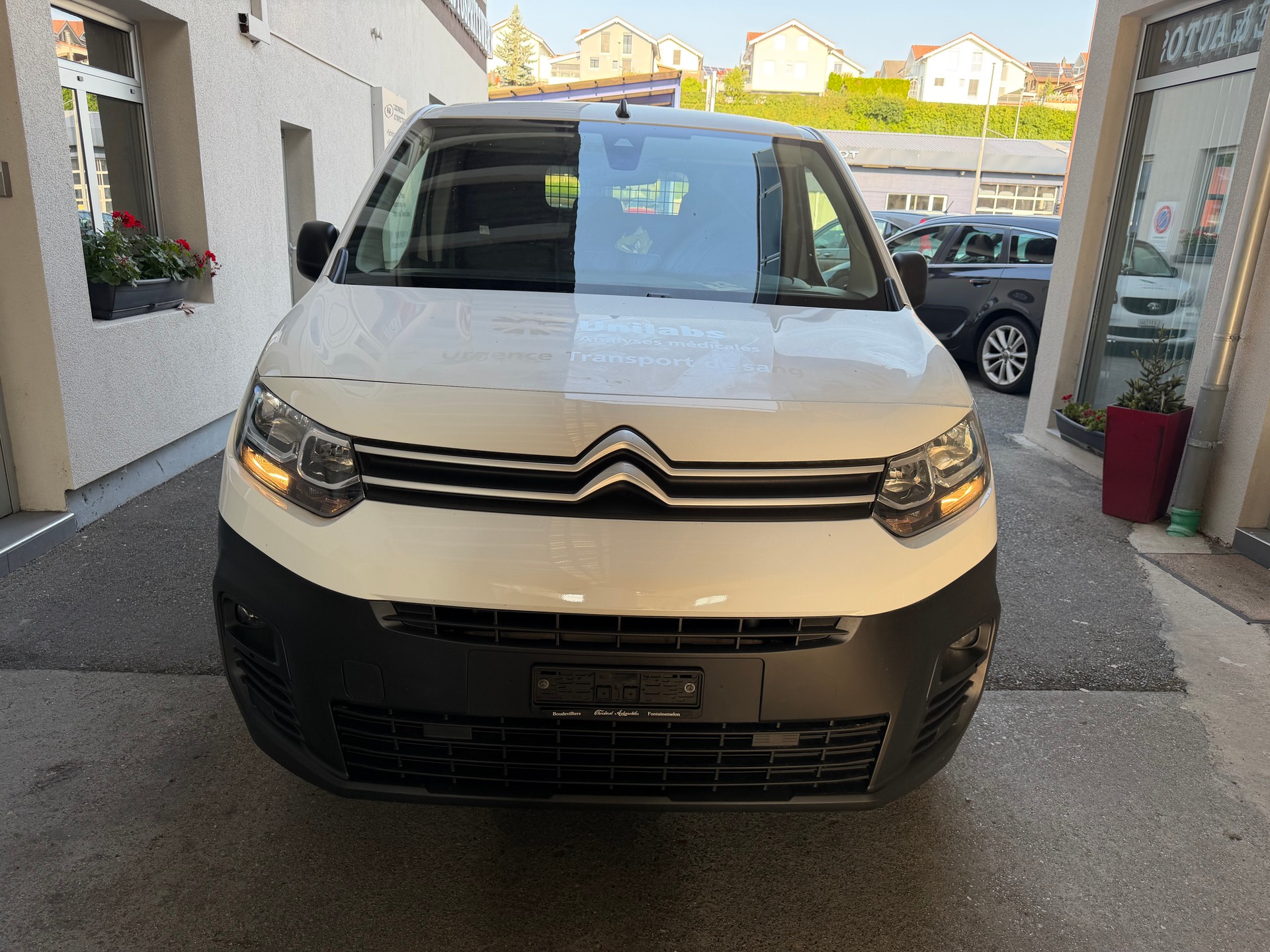 CITROEN Berlingo Van 1.2 Pure Tech 130 s/s Club EAT8 1000kg-image-0
