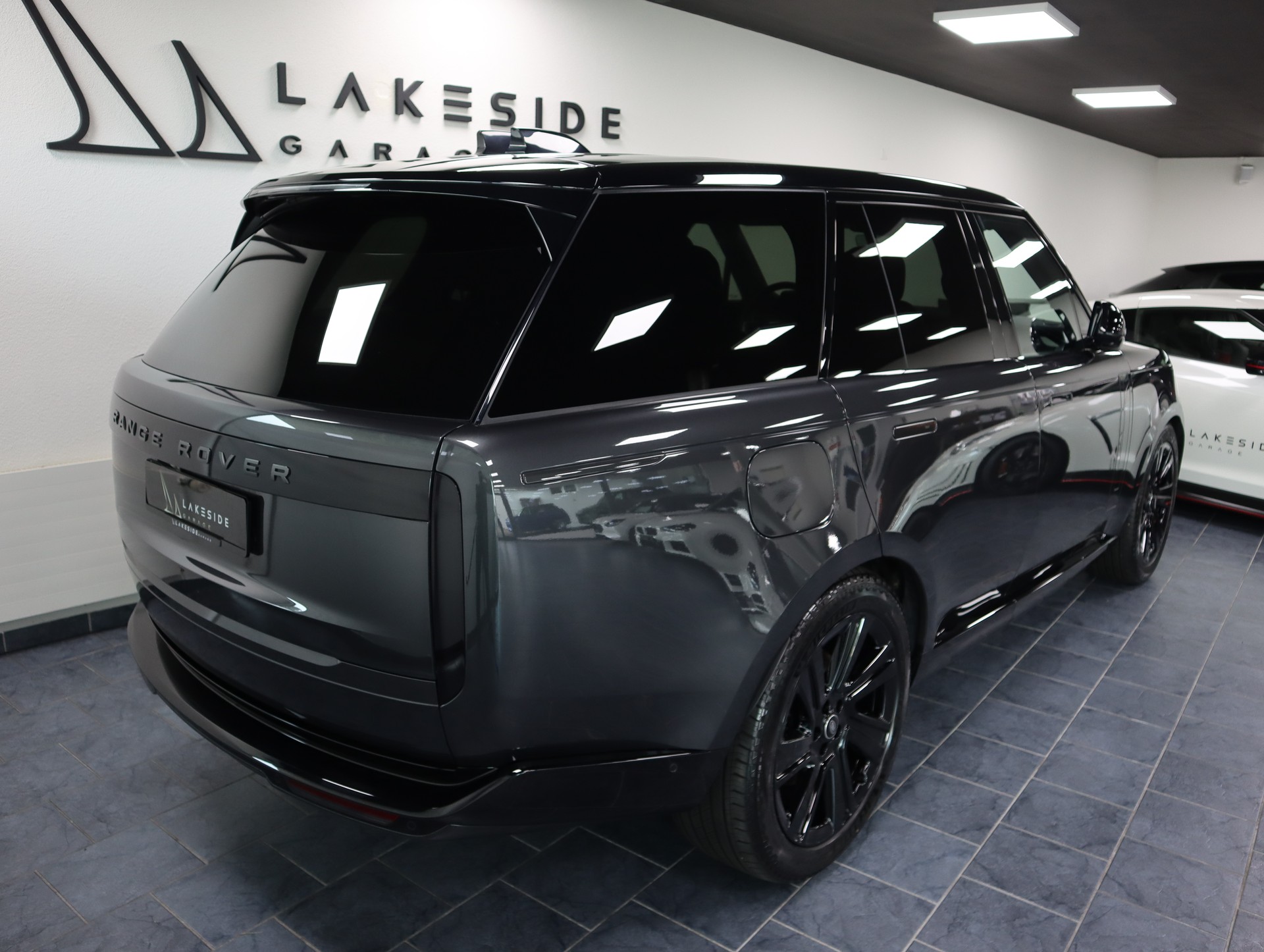 LAND ROVER Range Rover D350 3.0D I6 MHEV HSE Automatic-image-3