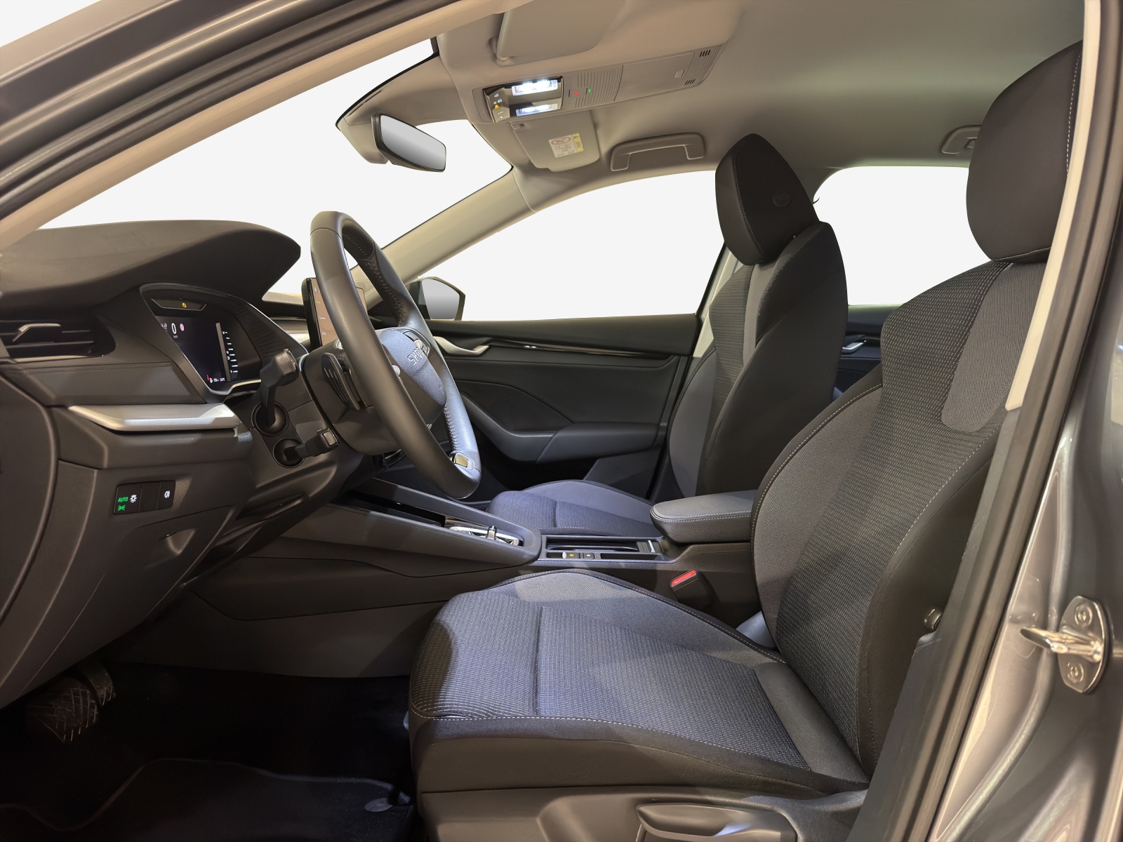 SKODA Octavia Combi 1.5 TSI mHEV DSG Dynamic-image-7
