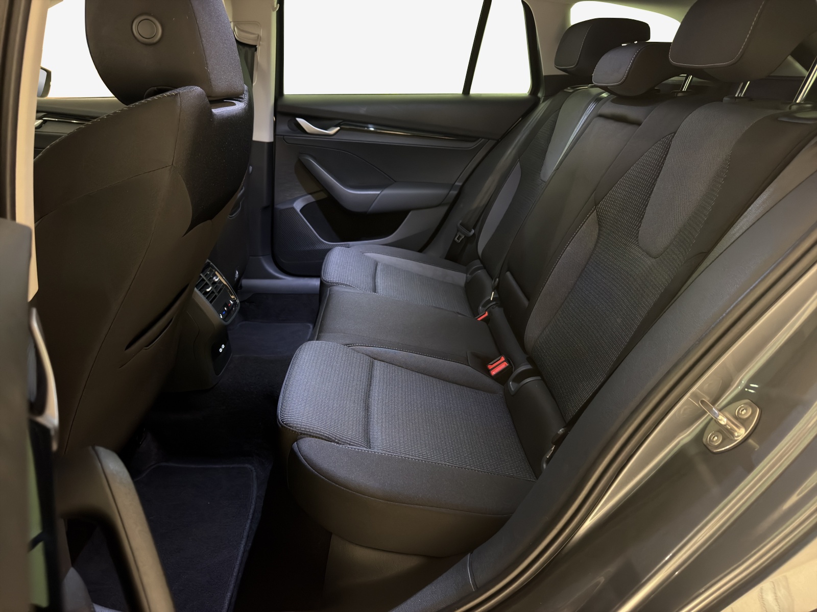 SKODA Octavia Combi 1.5 TSI mHEV DSG Dynamic-image-11