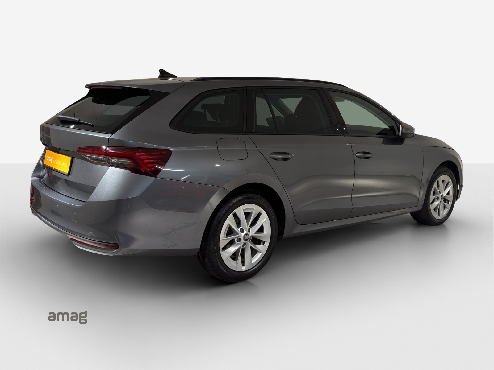 SKODA Octavia Combi 1.5 TSI mHEV DSG Dynamic-image-4