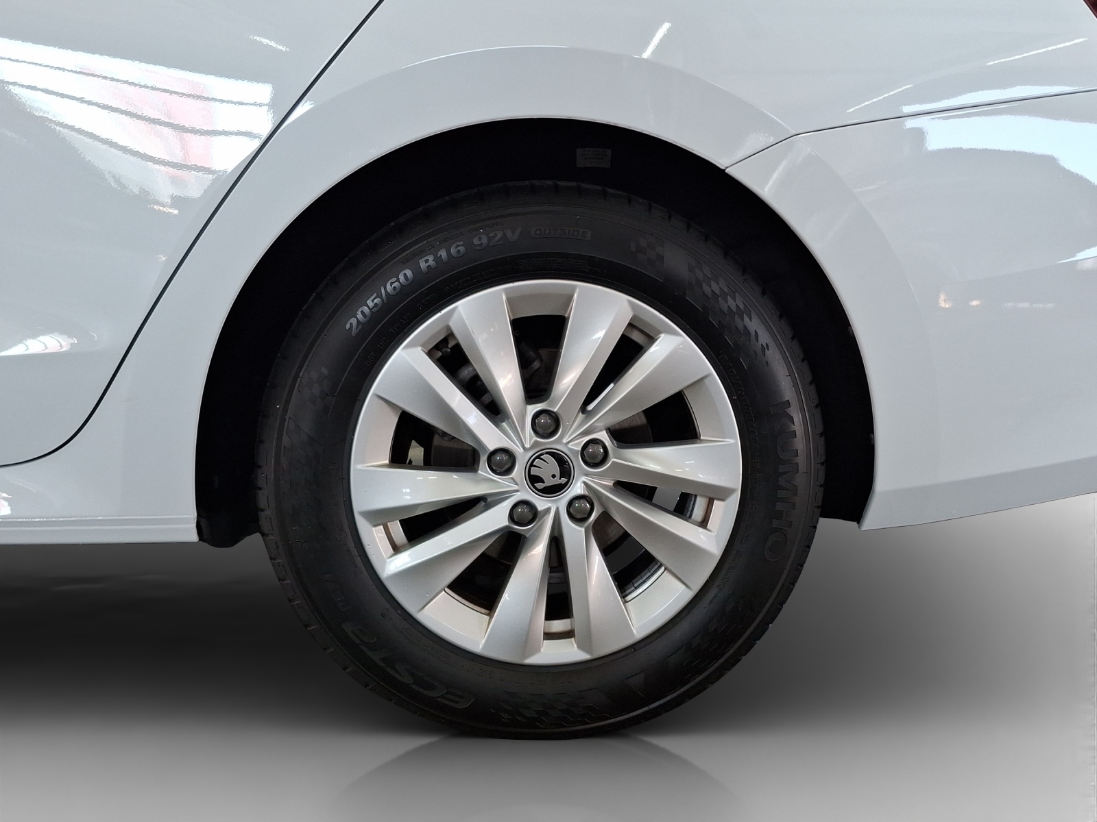 SKODA Octavia Combi 1.5 TSI mHEV DSG Dynamic-image-13