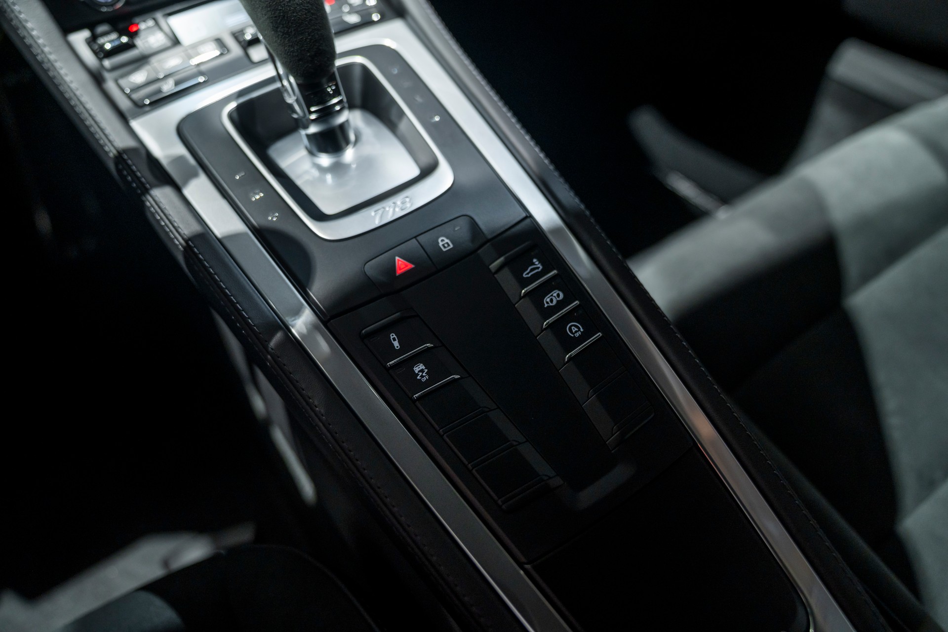 PORSCHE 718 Cayman GTS 4.0 PDK-image-15