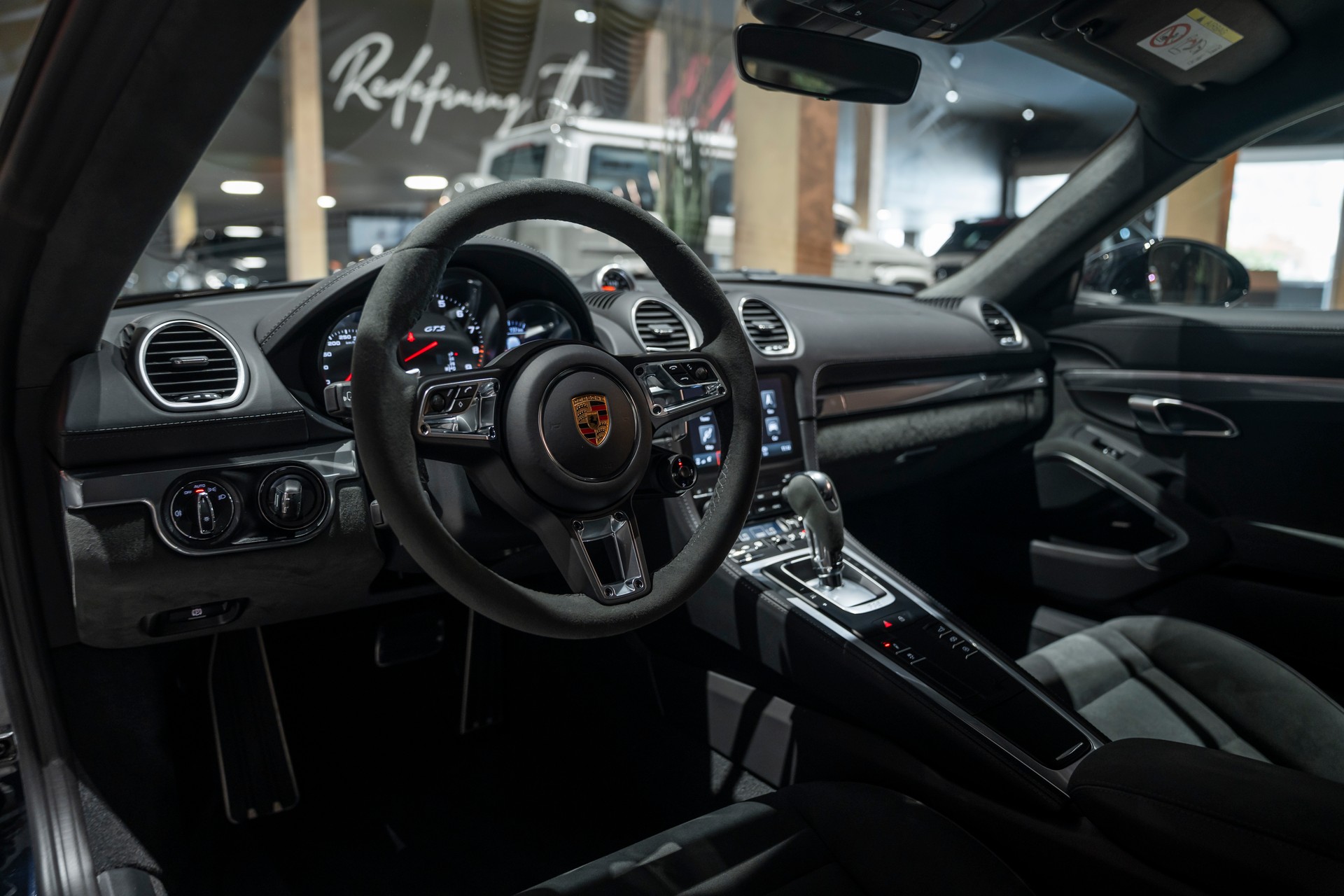 PORSCHE 718 Cayman GTS 4.0 PDK-image-7