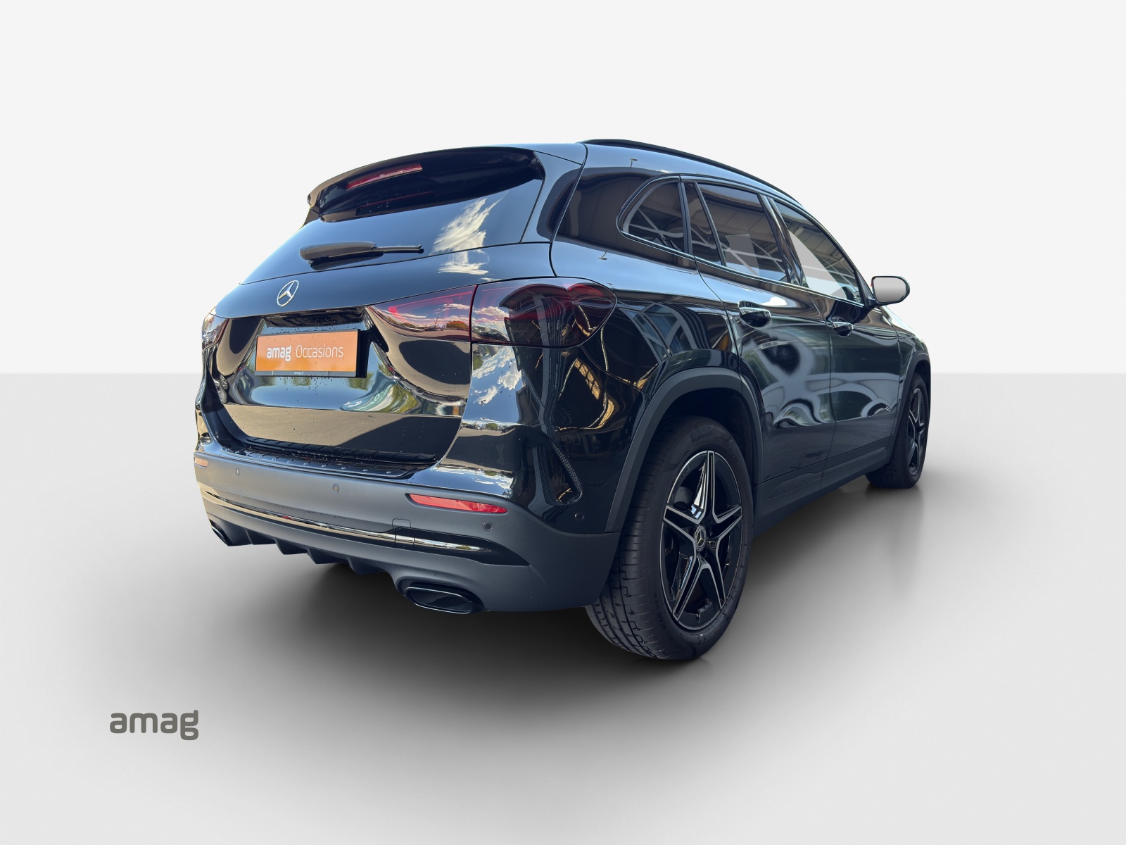 MERCEDES-BENZ GLA 200 AMG Line 7G-DCT-image-4