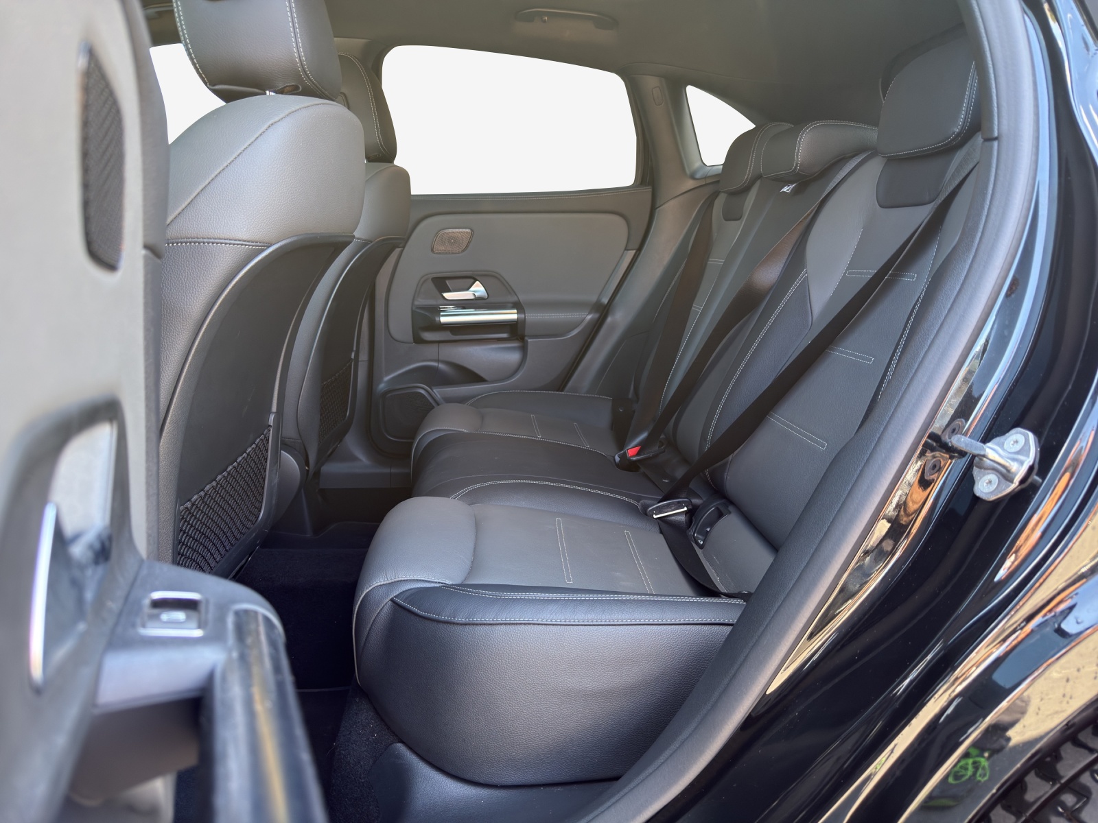 MERCEDES-BENZ GLA 200 AMG Line 7G-DCT-image-11