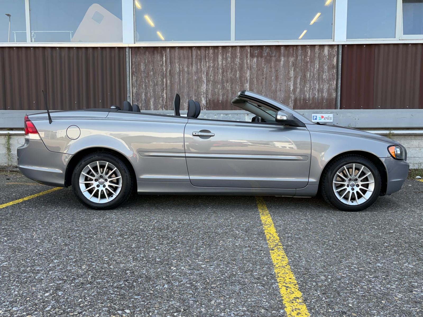 VOLVO C70 2.4 Aut Momentum Leder-image-1