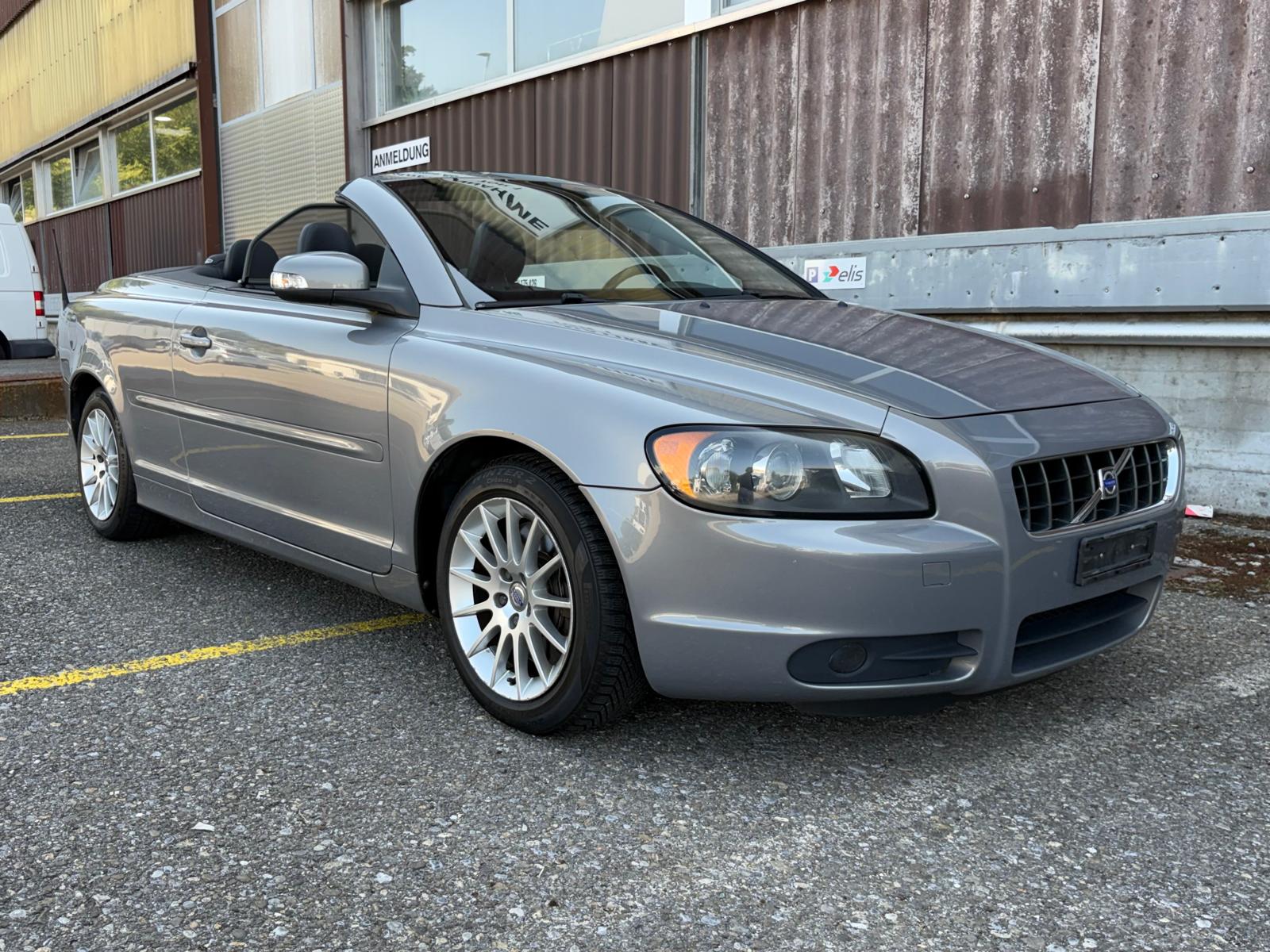VOLVO C70 2.4 Aut Momentum Leder-image-0