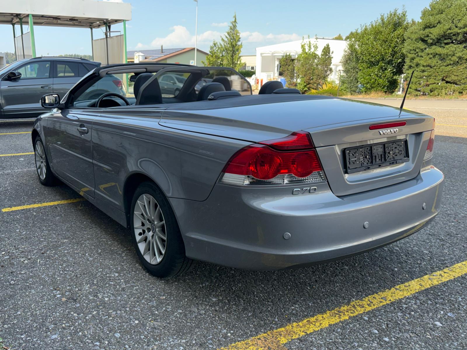VOLVO C70 2.4 Aut Momentum Leder-image-4