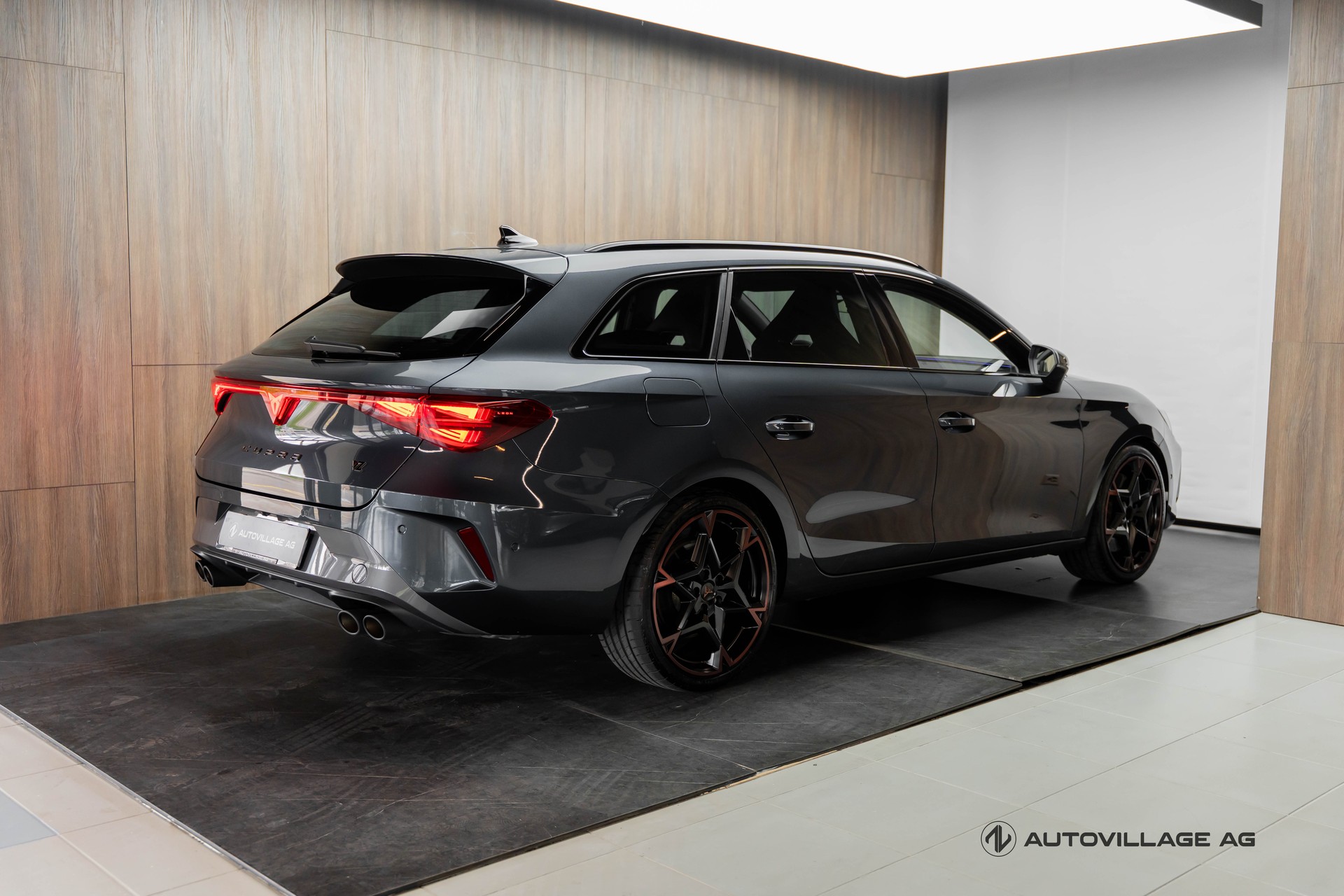CUPRA LEON ST 2.0 TSI VZ DSG 4Drive-image-1