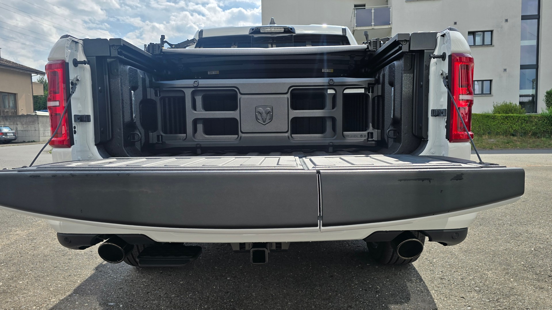 DODGE Ram 1500 Limited Crew Cab Night V8 4WD MY 26-image-6
