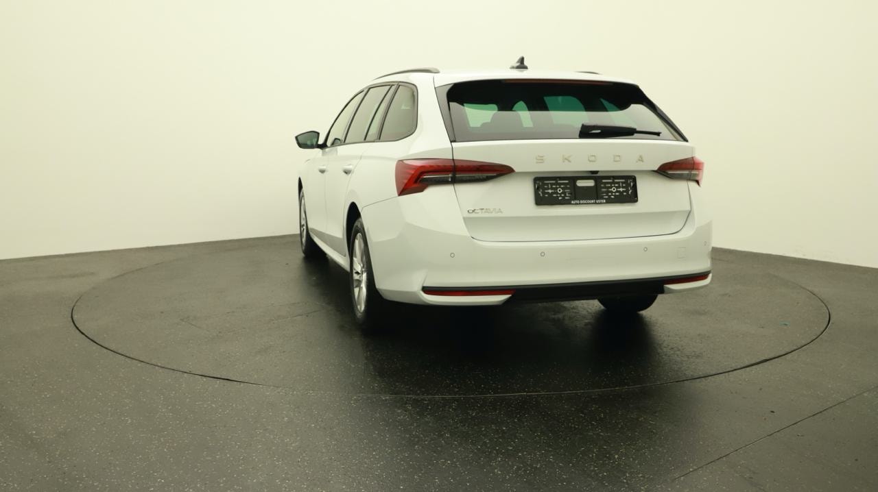 SKODA Octavia Combi 2.0 TDI DSG Selection-image-3