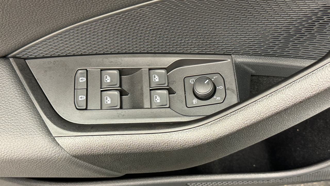 SKODA Octavia Combi 2.0 TDI DSG Selection-image-8