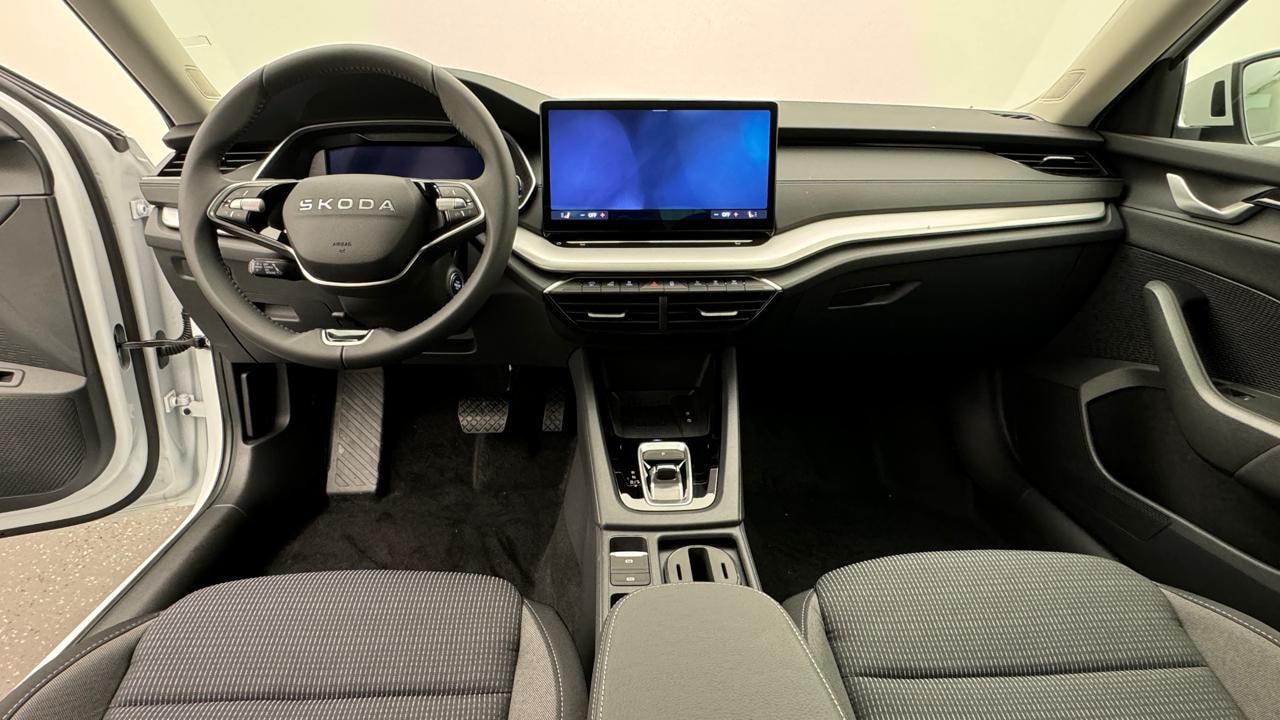 SKODA Octavia Combi 2.0 TDI DSG Selection-image-5