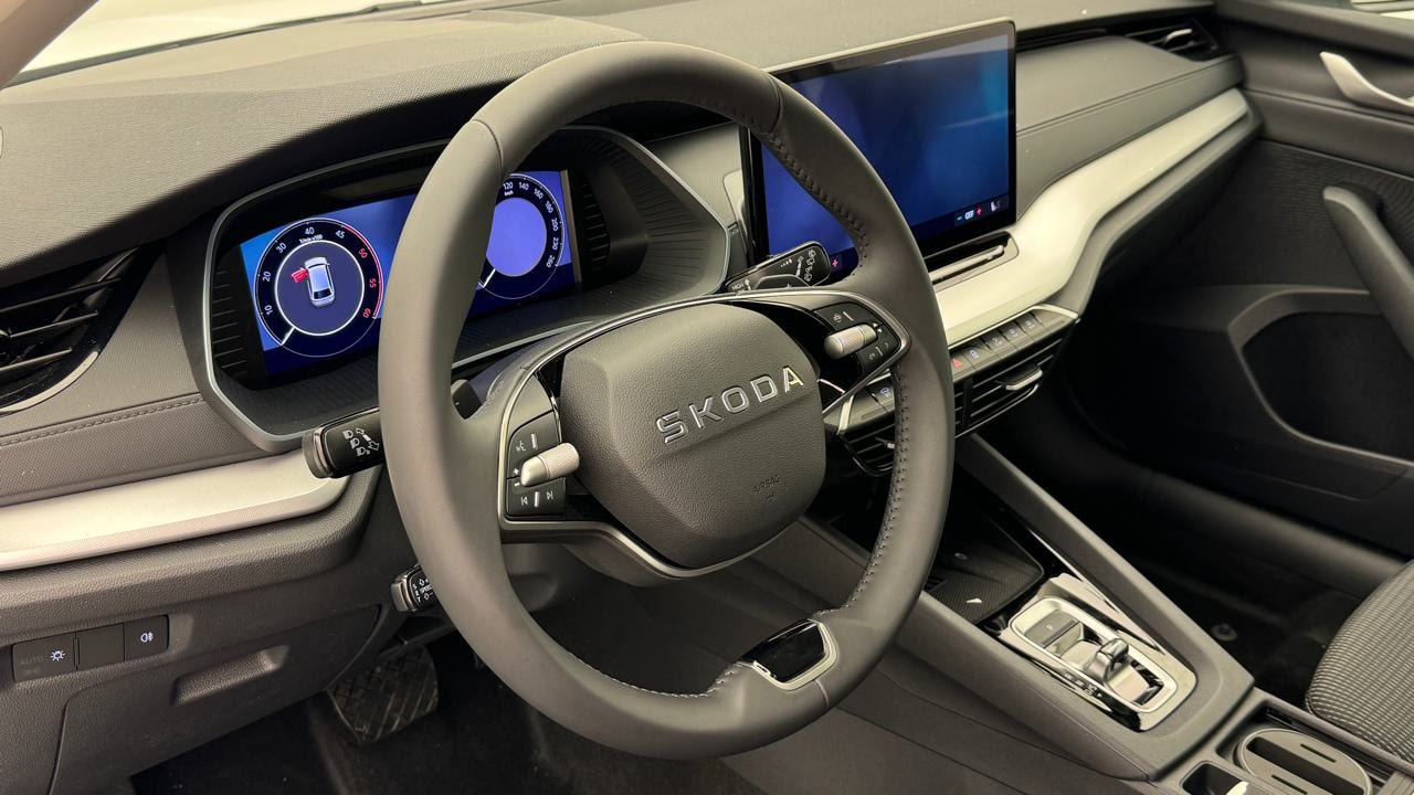 SKODA Octavia Combi 2.0 TDI DSG Selection-image-6