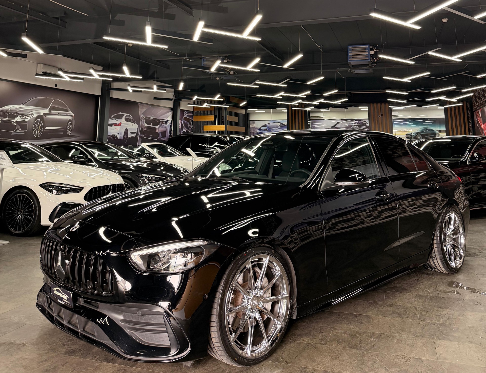 MERCEDES-BENZ C 180 AMG (C63s AMG Bodykit) Limited Black&Silver Performance 5 Jahre Werksgarantie & Gratisservice-showroom-element-2