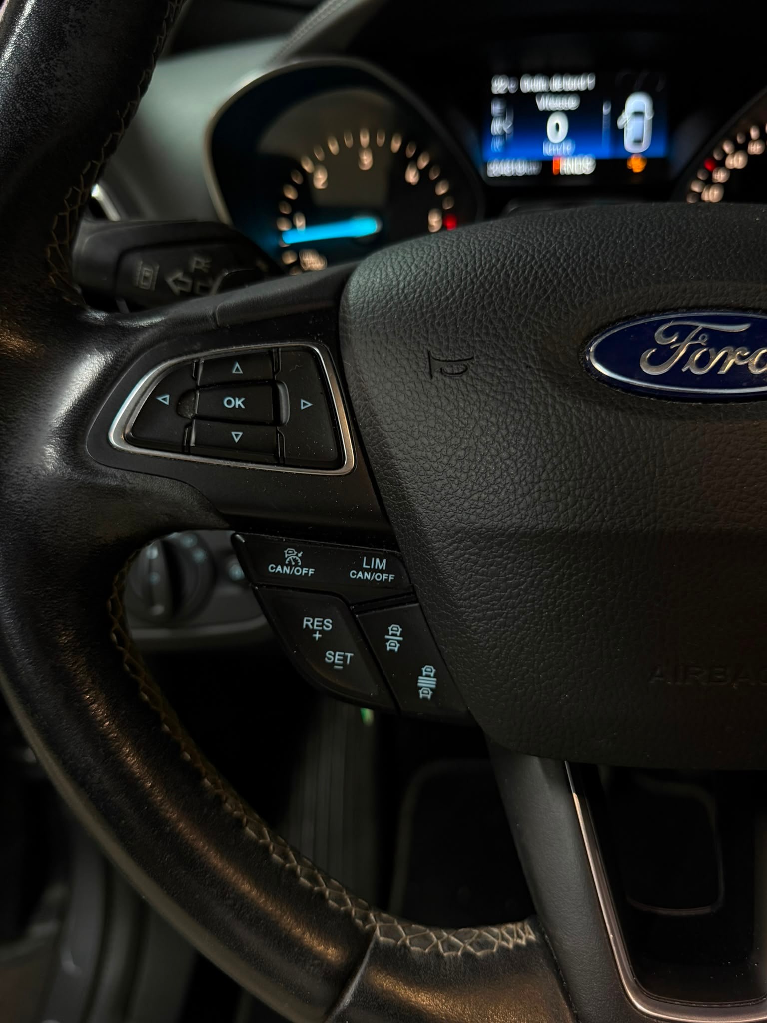 FORD Kuga 2.0 TDCi Vignale 4WD PowerShift-image-13