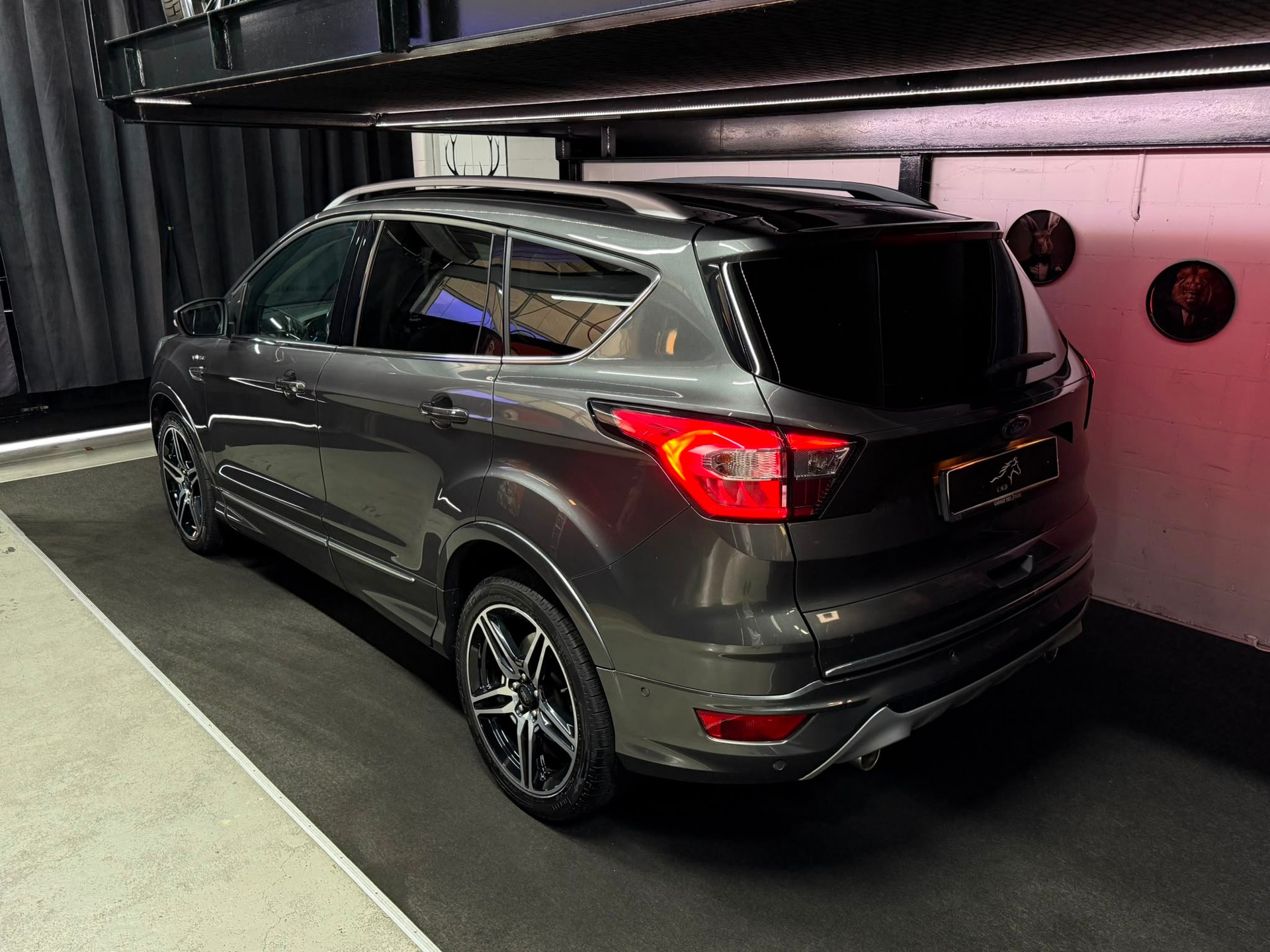 FORD Kuga 2.0 TDCi Vignale 4WD PowerShift-image-2