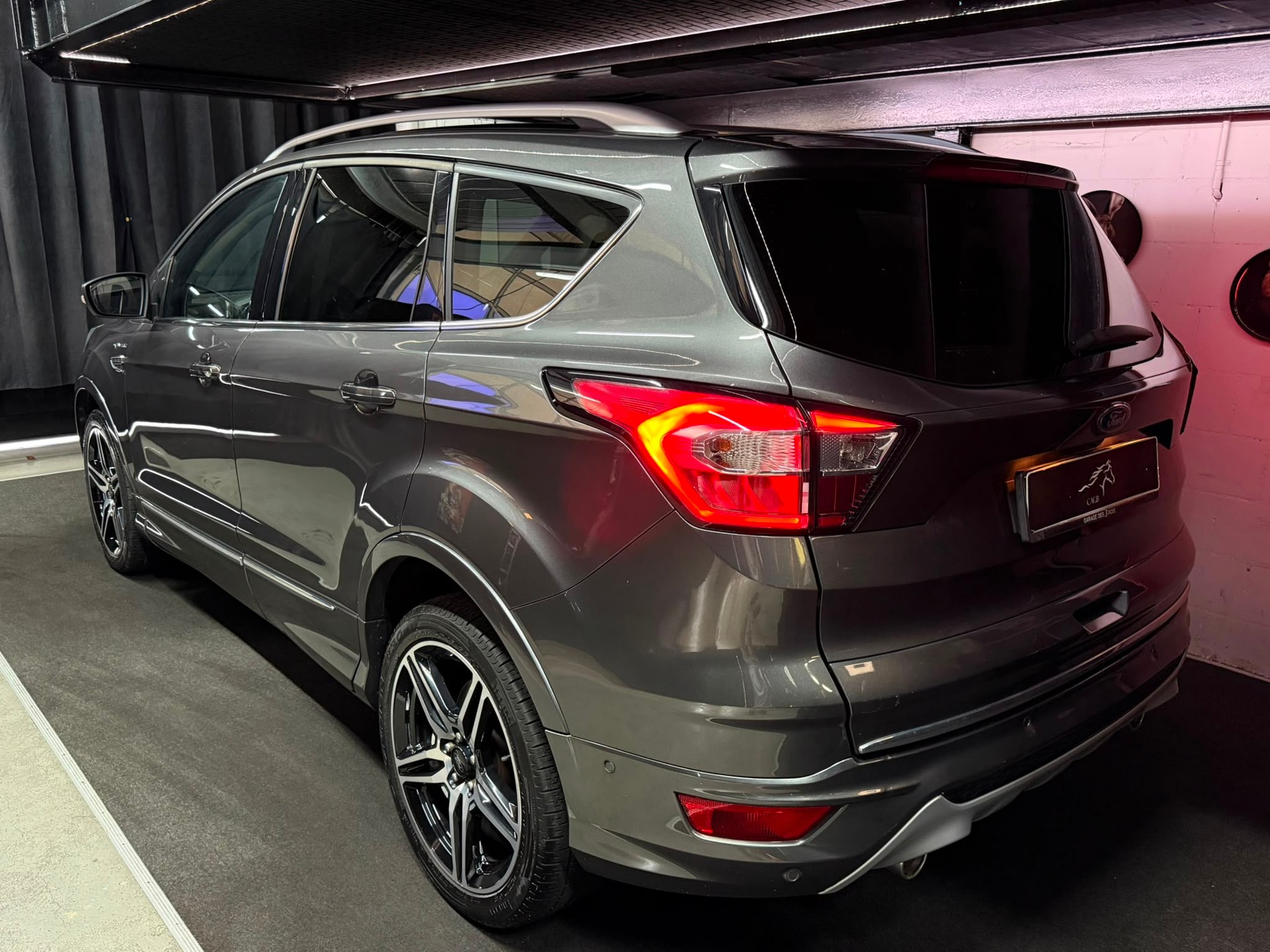 FORD Kuga 2.0 TDCi Vignale 4WD PowerShift-image-3