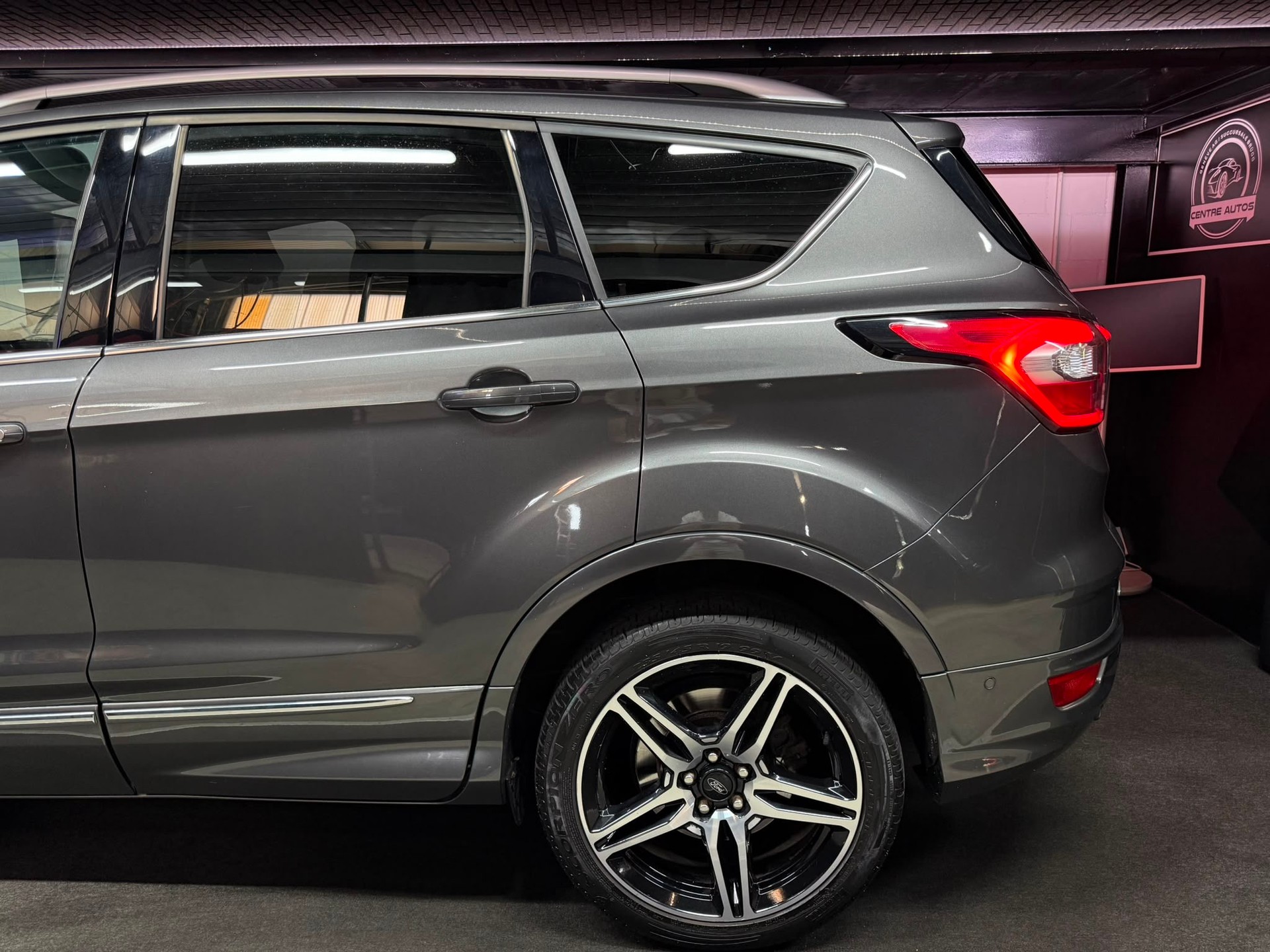 FORD Kuga 2.0 TDCi Vignale 4WD PowerShift-image-6