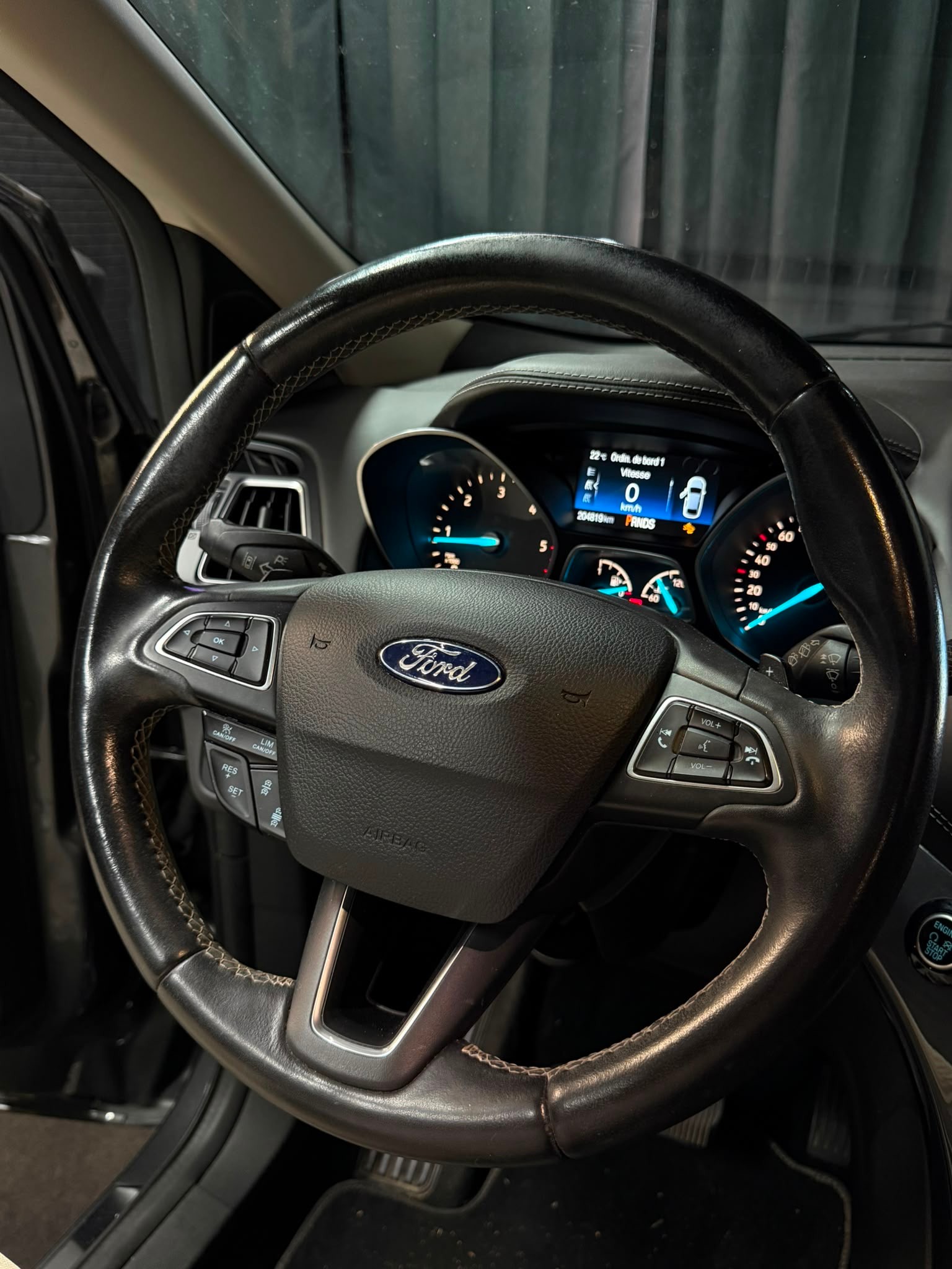FORD Kuga 2.0 TDCi Vignale 4WD PowerShift-image-12
