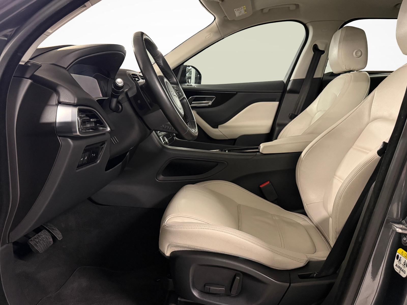 JAGUAR F-Pace 2.0 T 250 Advantage AWD-image-9
