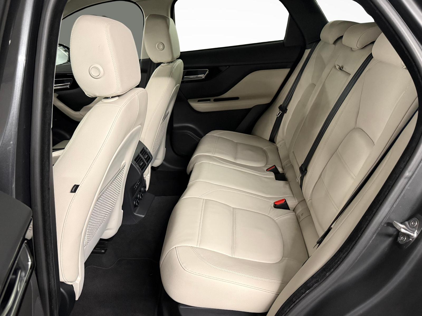 JAGUAR F-Pace 2.0 T 250 Advantage AWD-image-10