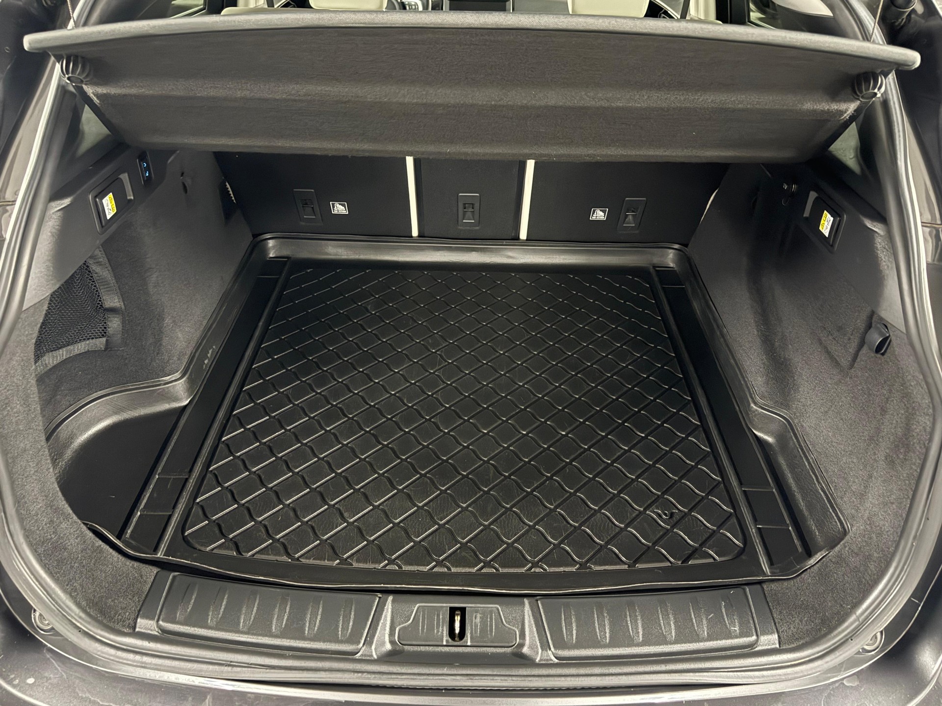 JAGUAR F-Pace 2.0 T 250 Advantage AWD-image-12