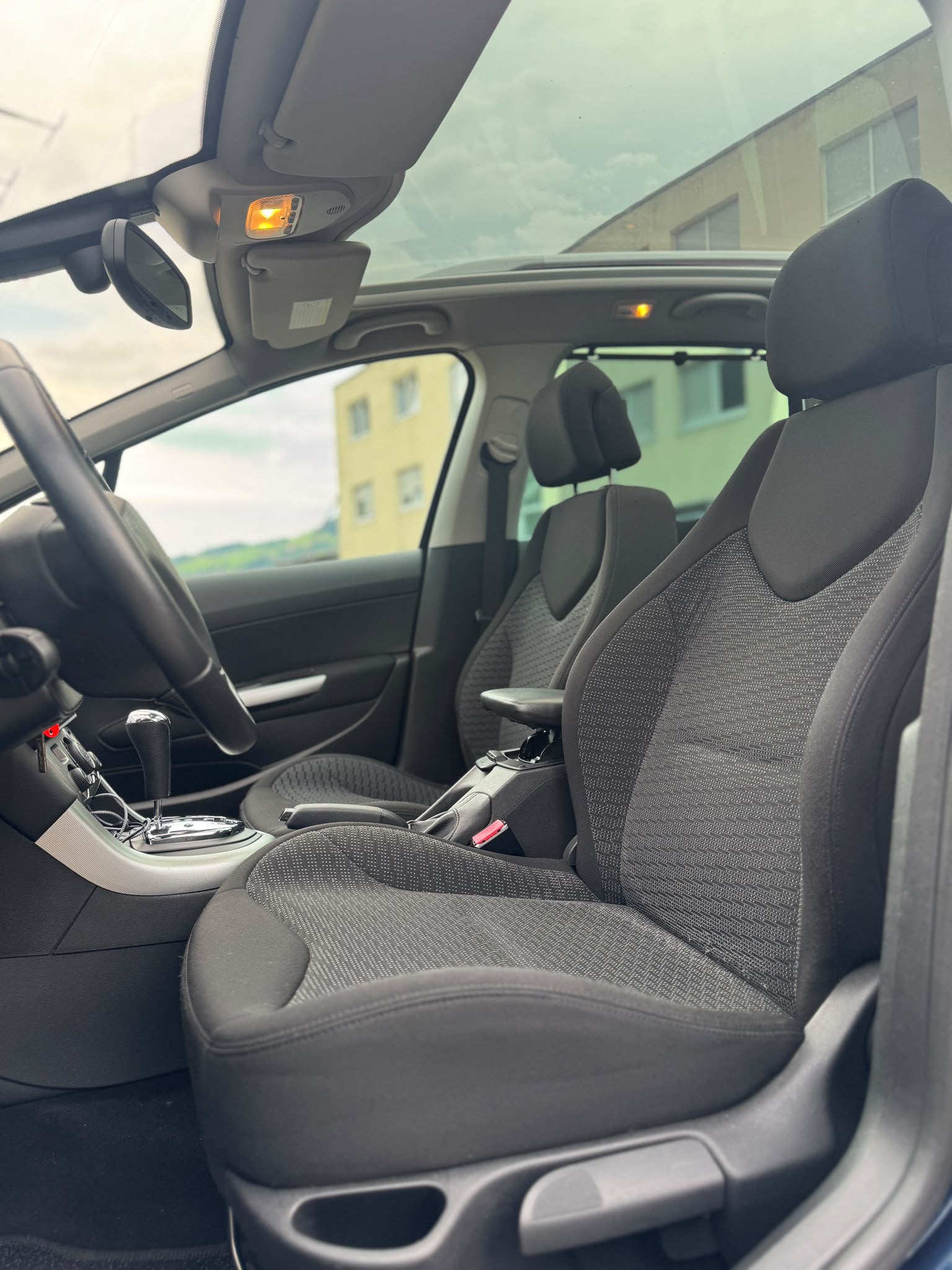 PEUGEOT 308 SW 1.6 16V Turbo Sport Automatic-image-7