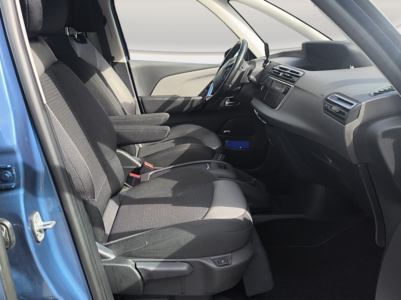 CITROEN C4 Picasso 1.6i 16V e-THP Exclusive Automatic mit 360Grad Kamera - Spurwechsel Assisstent - Panorama Dach-image-8