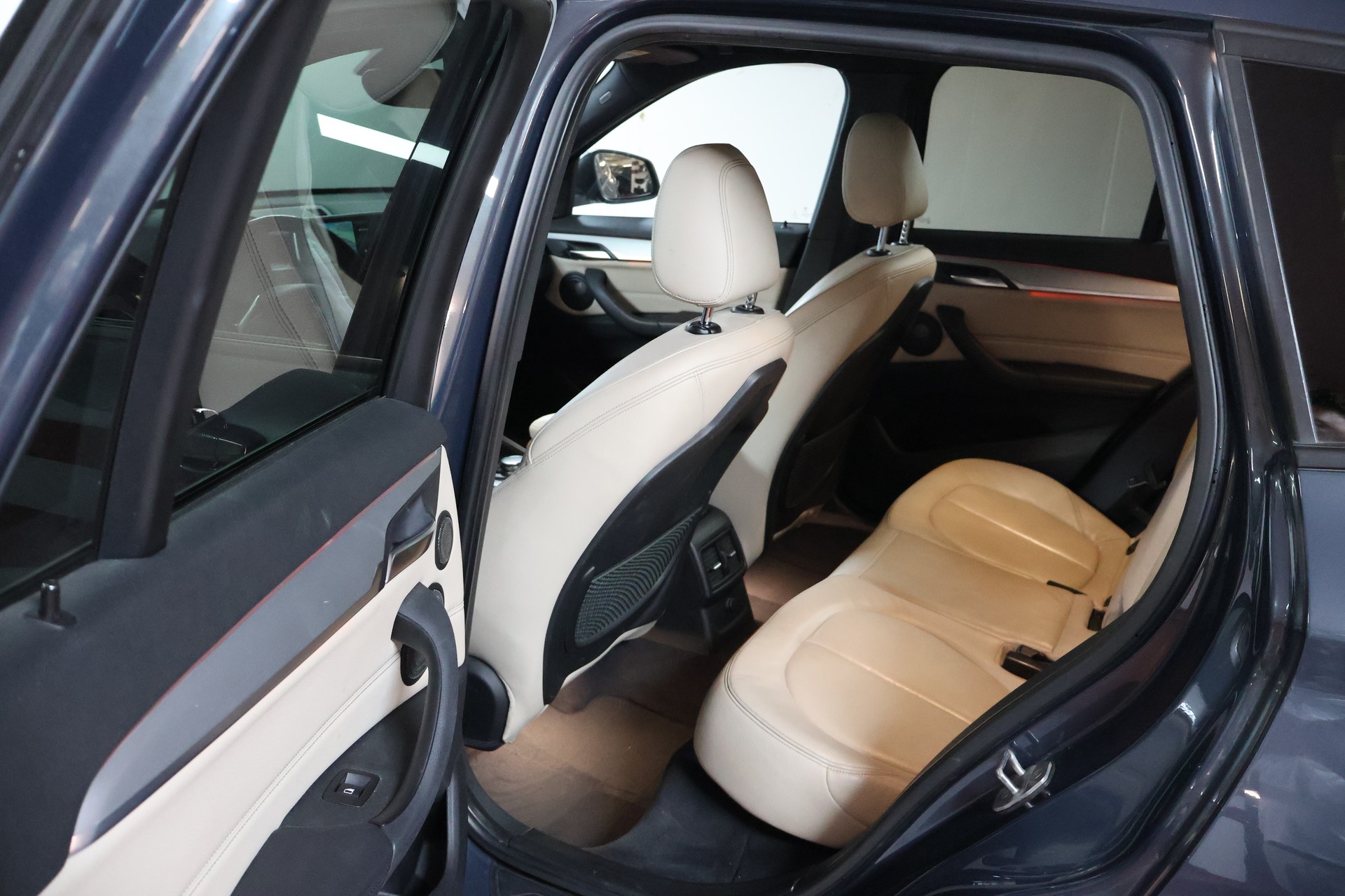 BMW X1 xDrive 25d Sport Line Steptronic-image-16