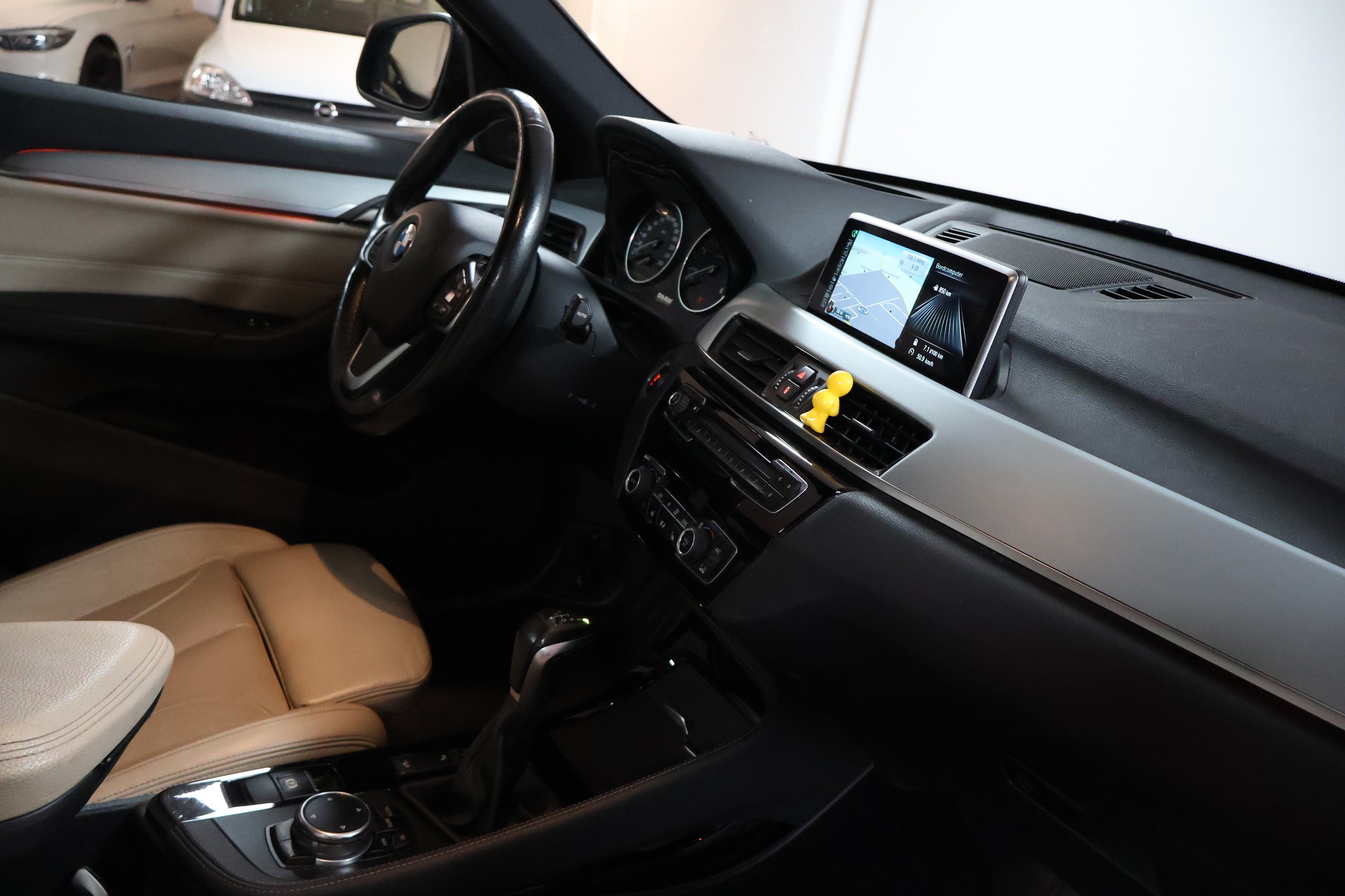 BMW X1 xDrive 25d Sport Line Steptronic-image-10