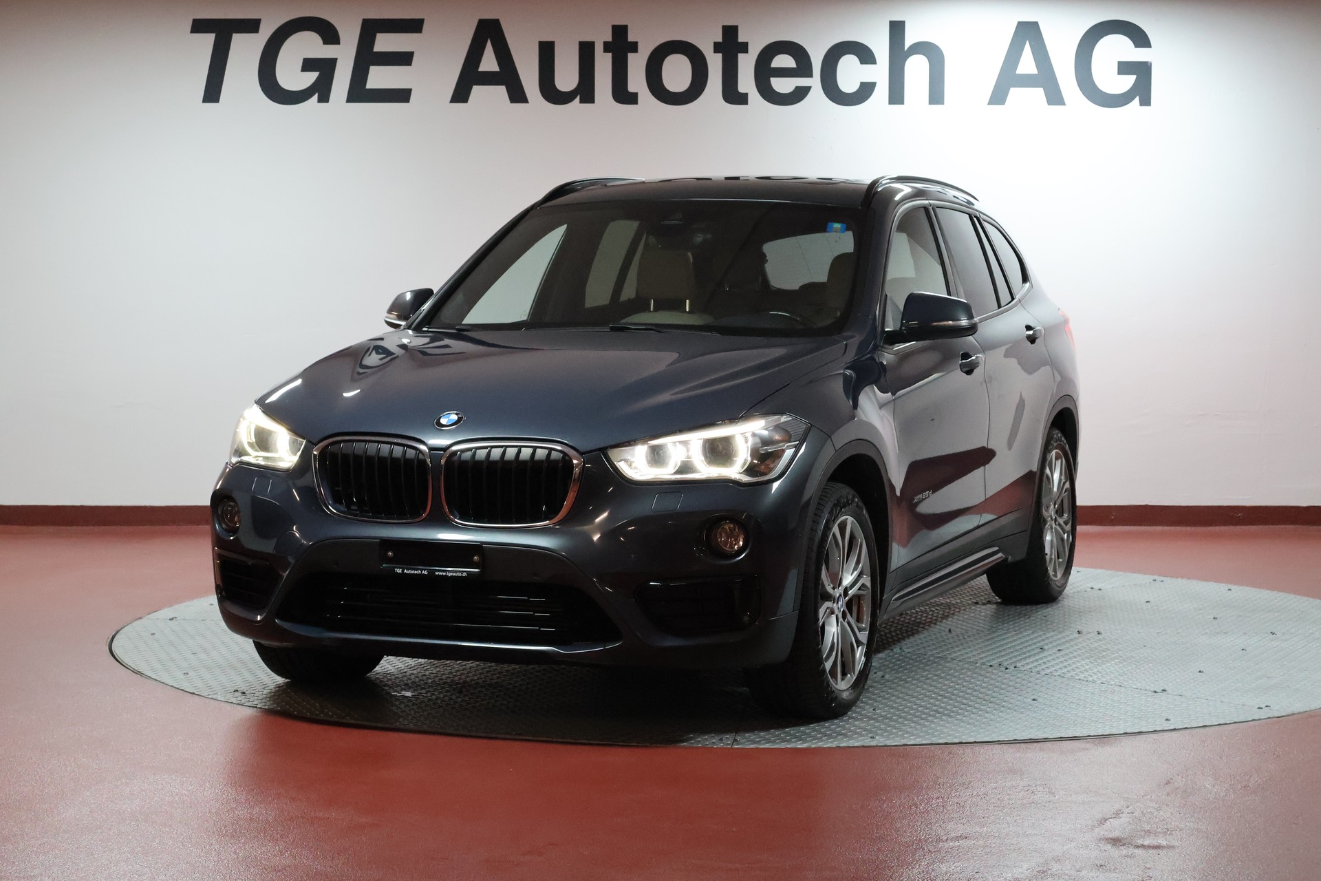 BMW X1 xDrive 25d Sport Line Steptronic-image-0