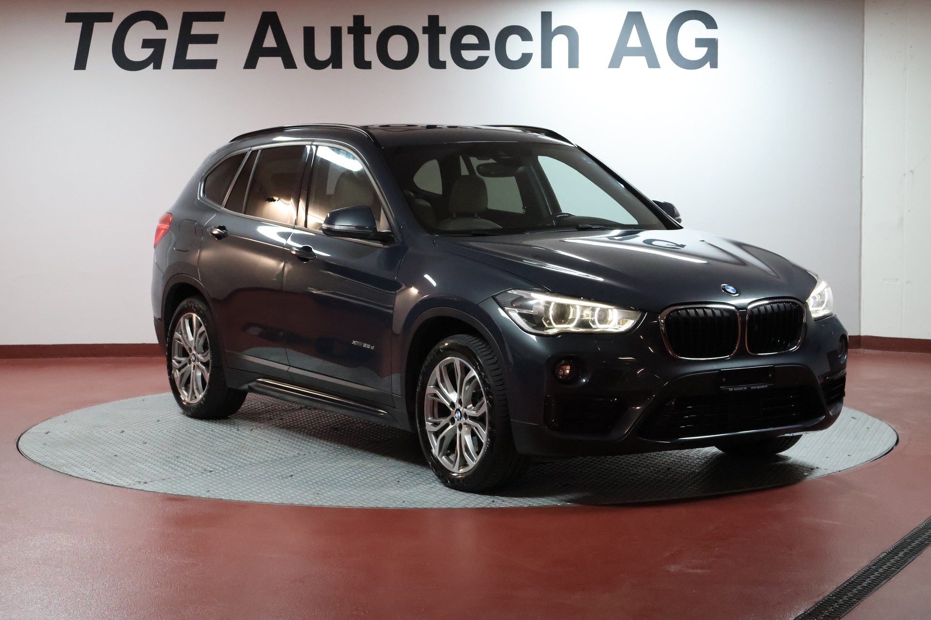 BMW X1 xDrive 25d Sport Line Steptronic-image-2