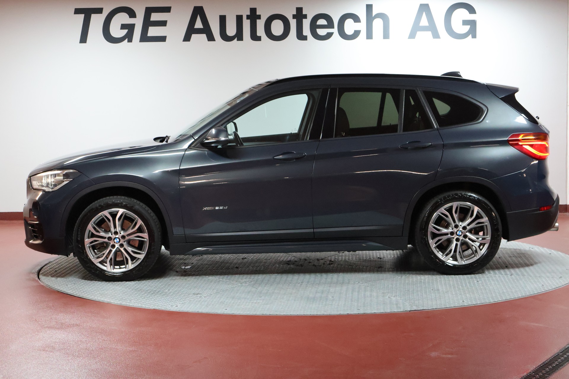 BMW X1 xDrive 25d Sport Line Steptronic-image-3