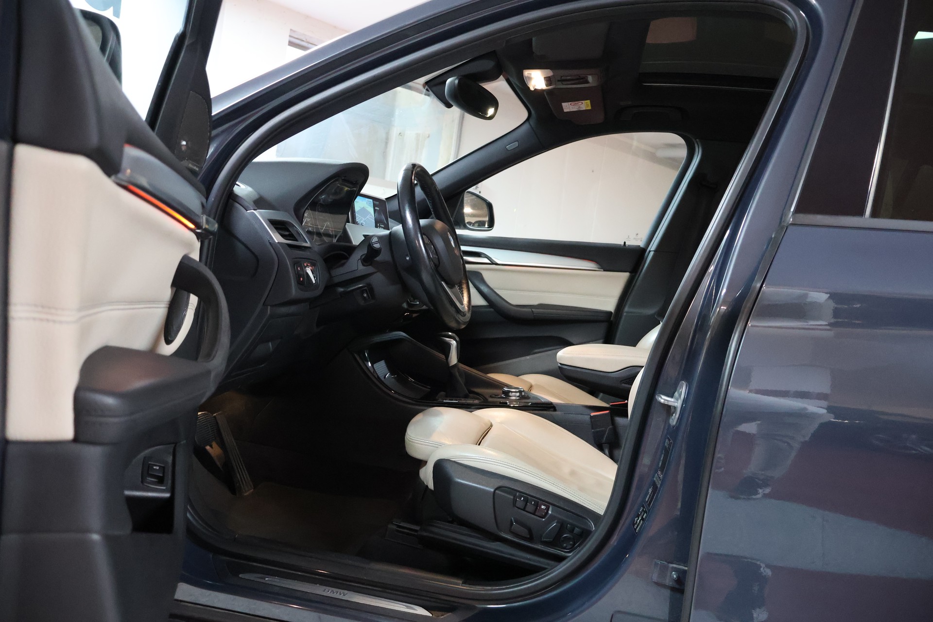 BMW X1 xDrive 25d Sport Line Steptronic-image-6