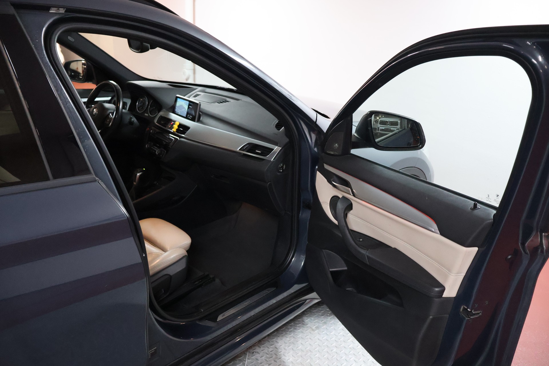 BMW X1 xDrive 25d Sport Line Steptronic-image-14
