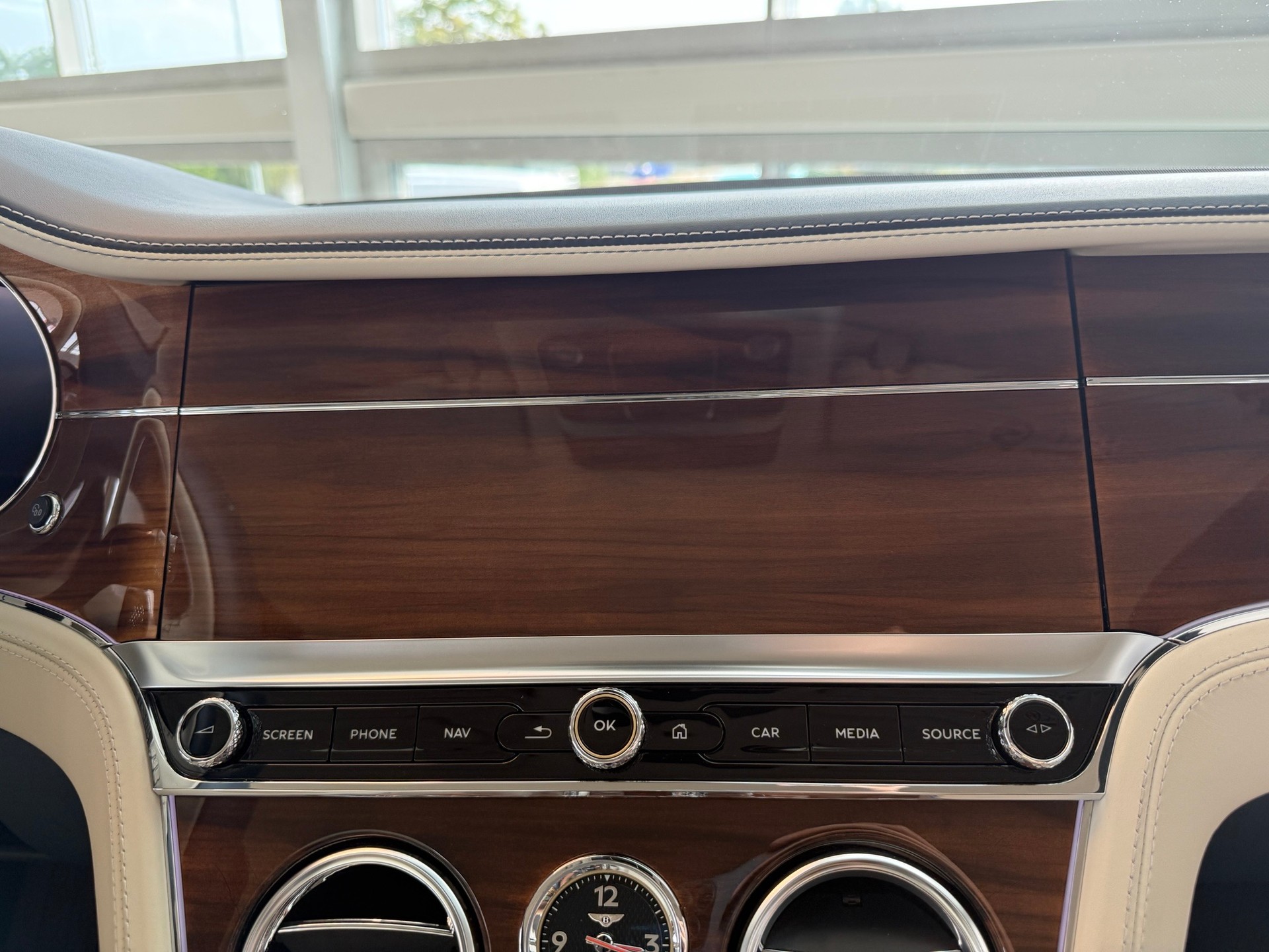 BENTLEY Continental GT 4.0 V8-image-18