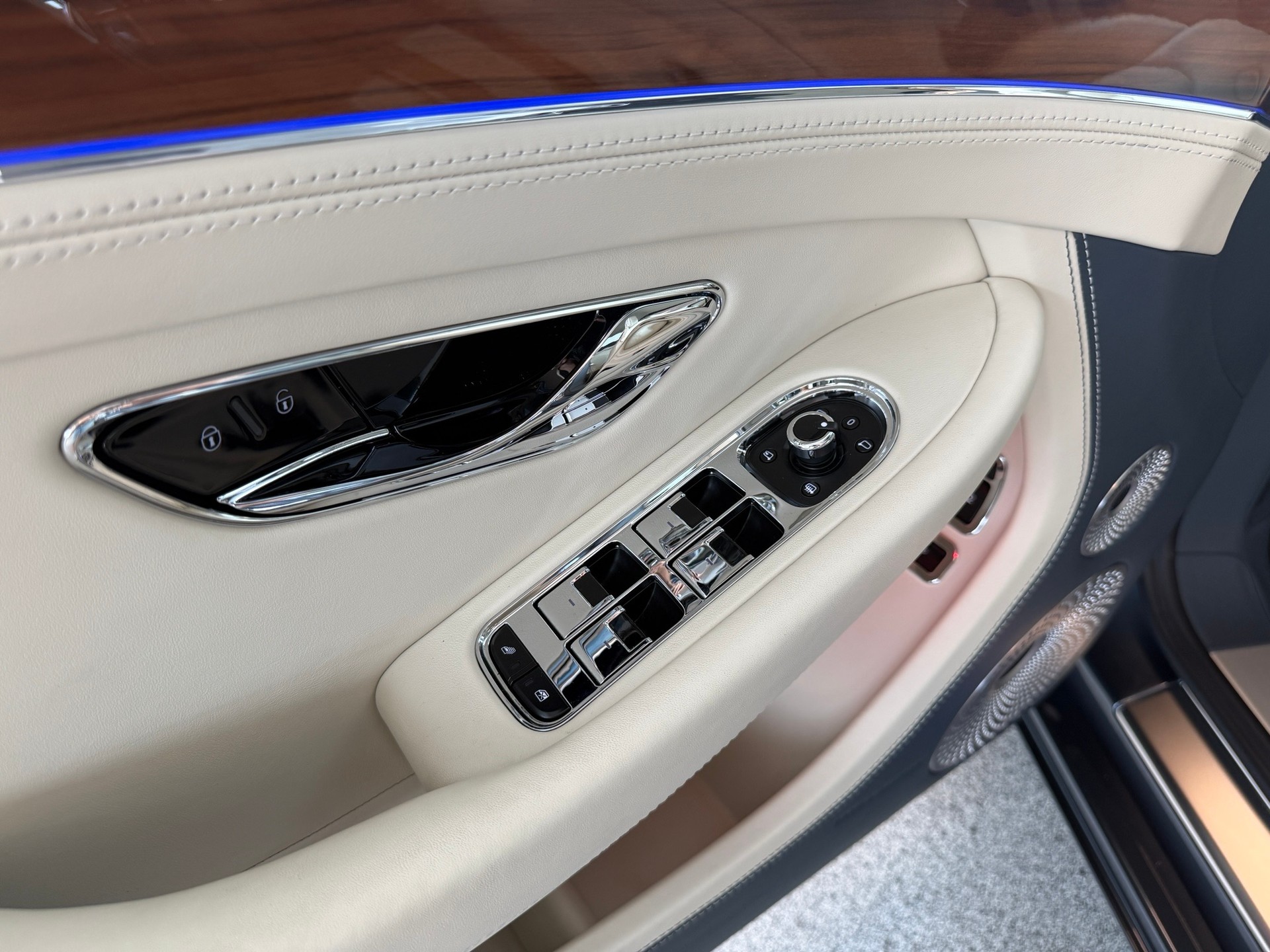 BENTLEY Continental GT 4.0 V8-image-21