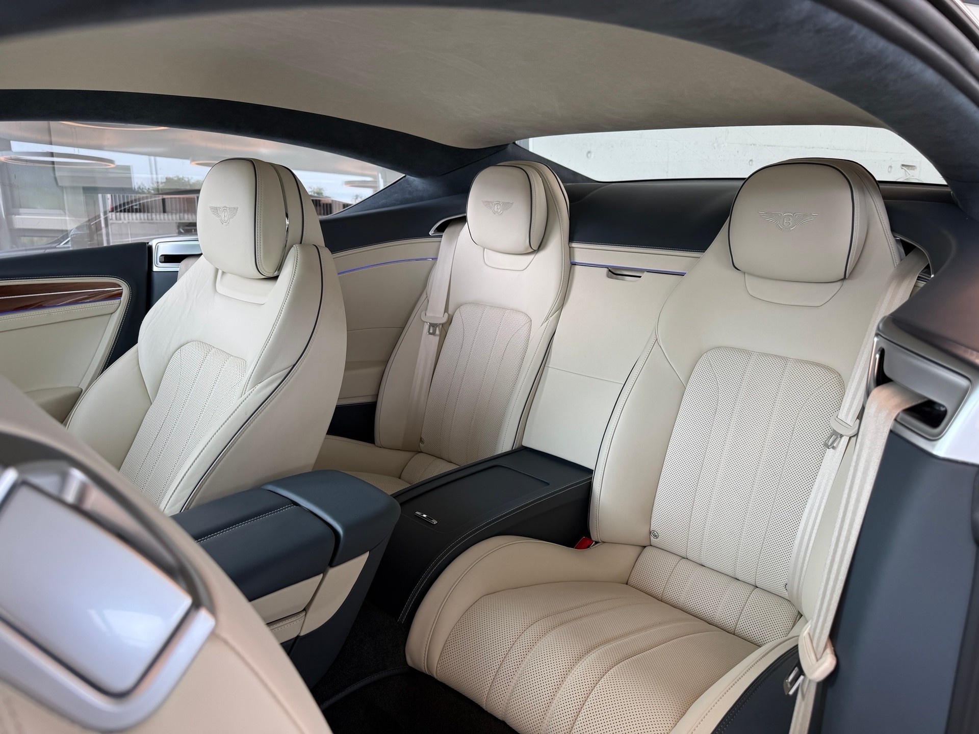 BENTLEY Continental GT 4.0 V8-image-9