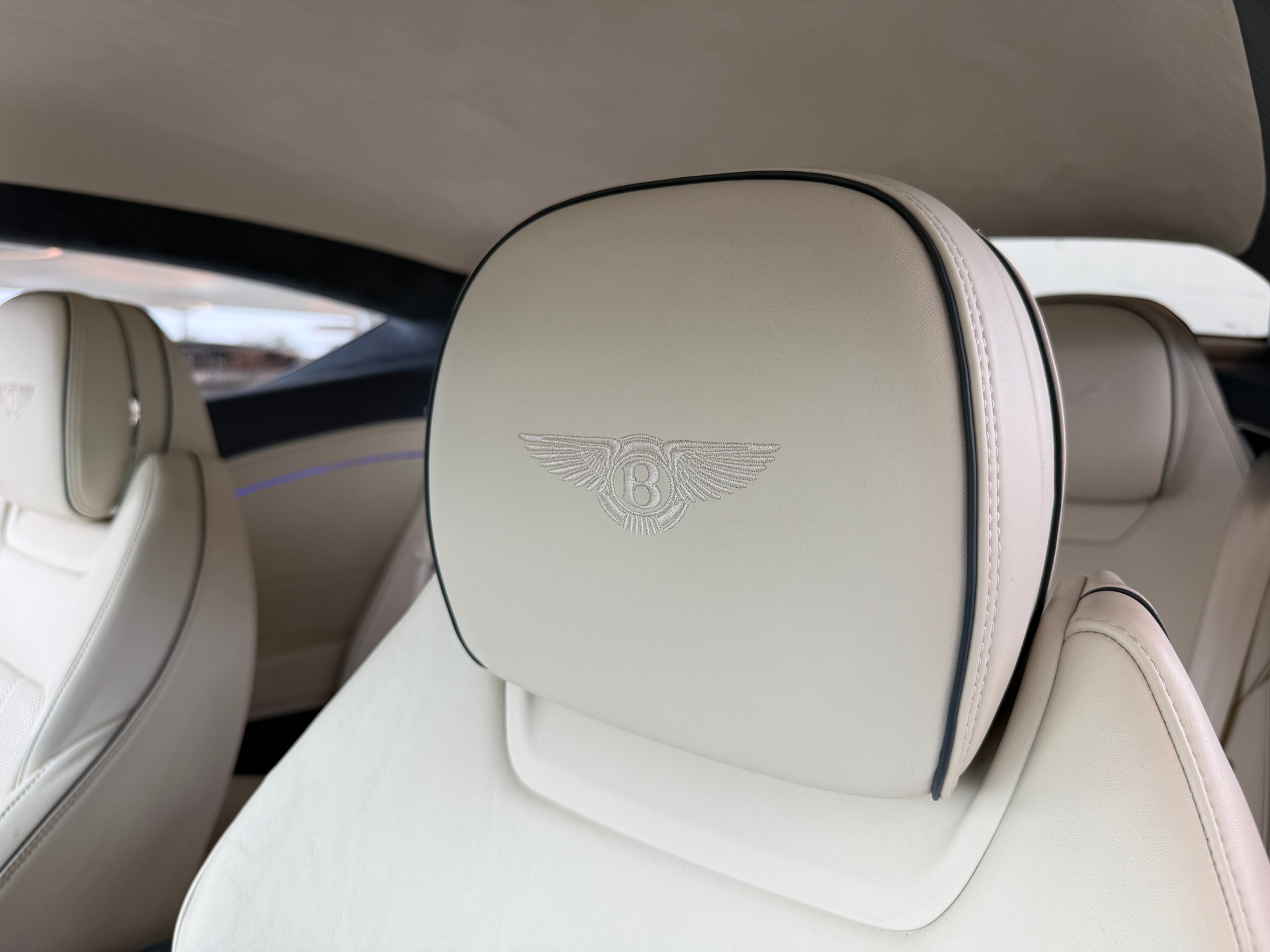 BENTLEY Continental GT 4.0 V8-image-8