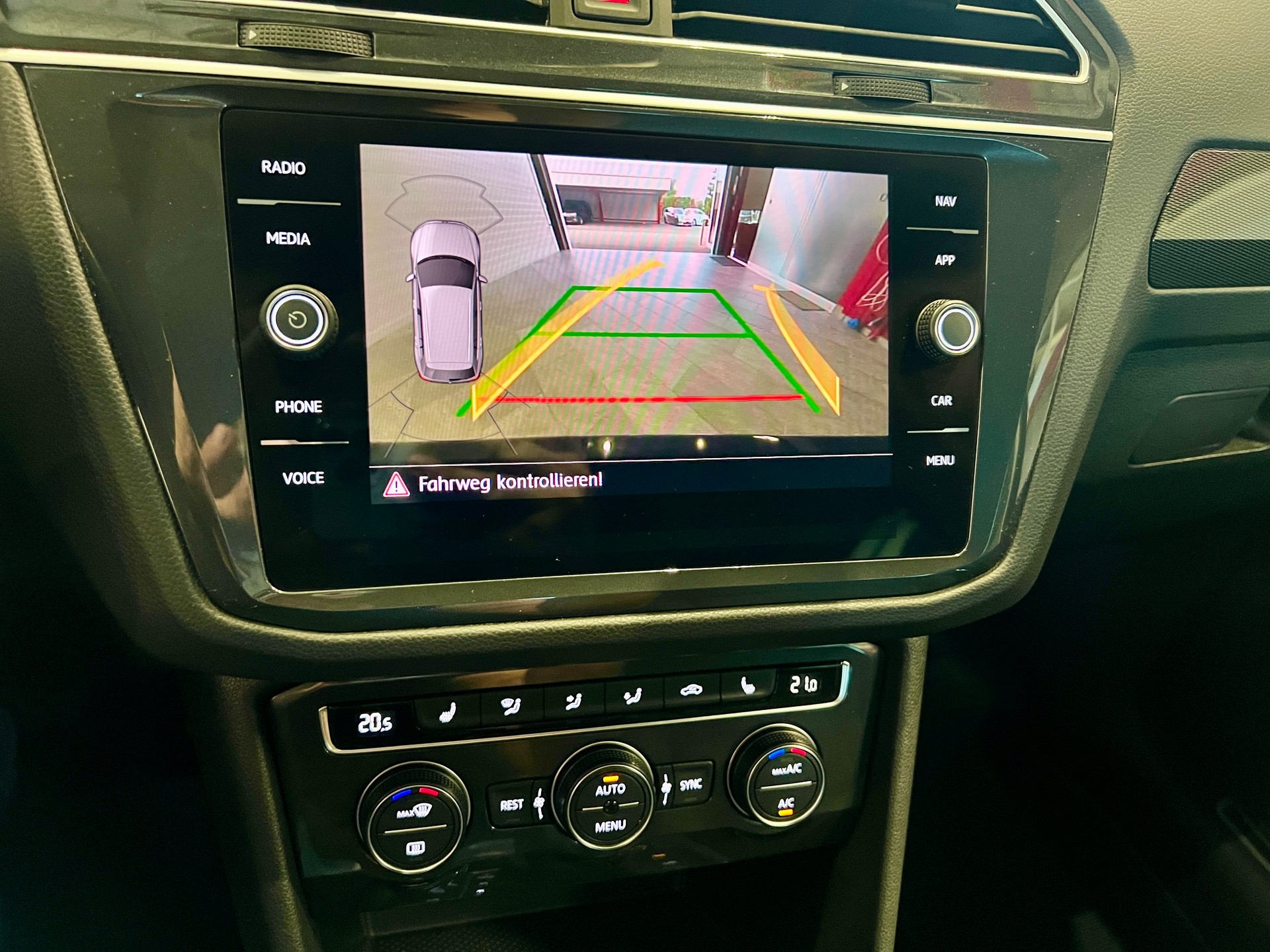 VW Tiguan 2.0TSI Highline 4Motion DSG-image-24