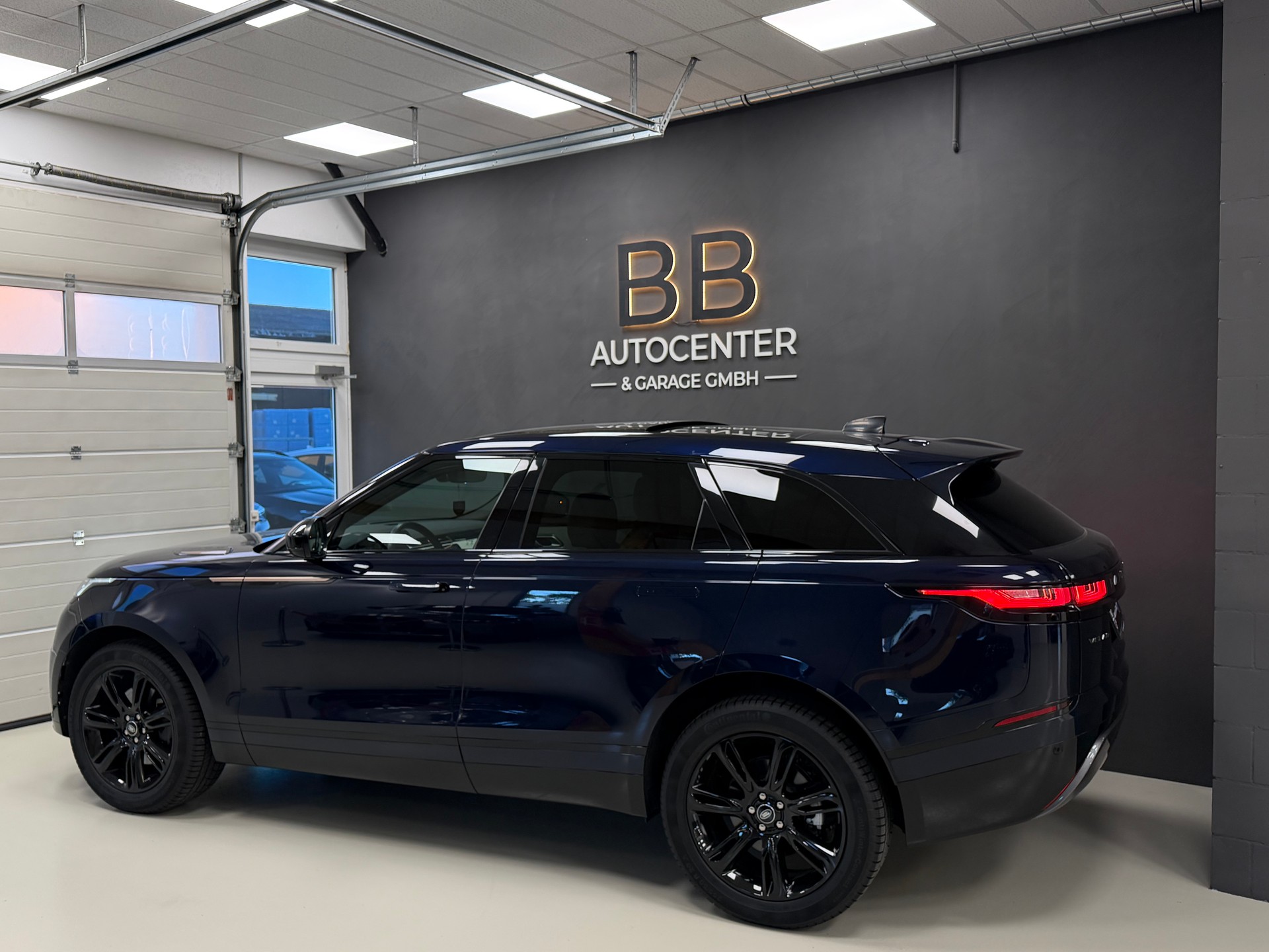 LAND ROVER Range Rover Velar R-Dynamic P 250 S Automatic-image-3