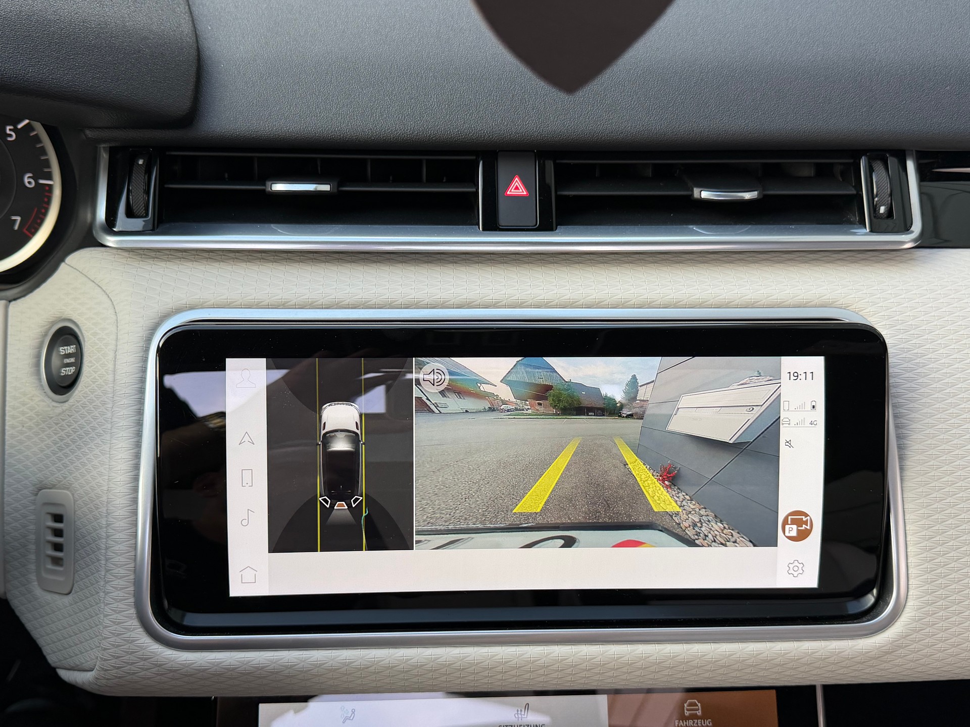 LAND ROVER Range Rover Velar R-Dynamic P 250 S Automatic-image-23